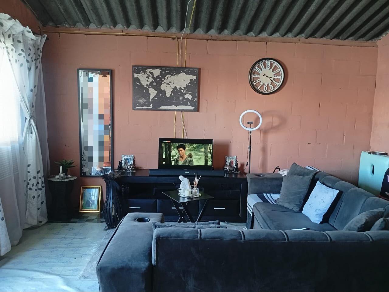 Image 3 of 6