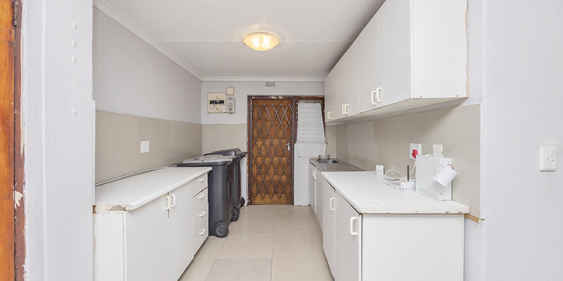 Image 4 of 6