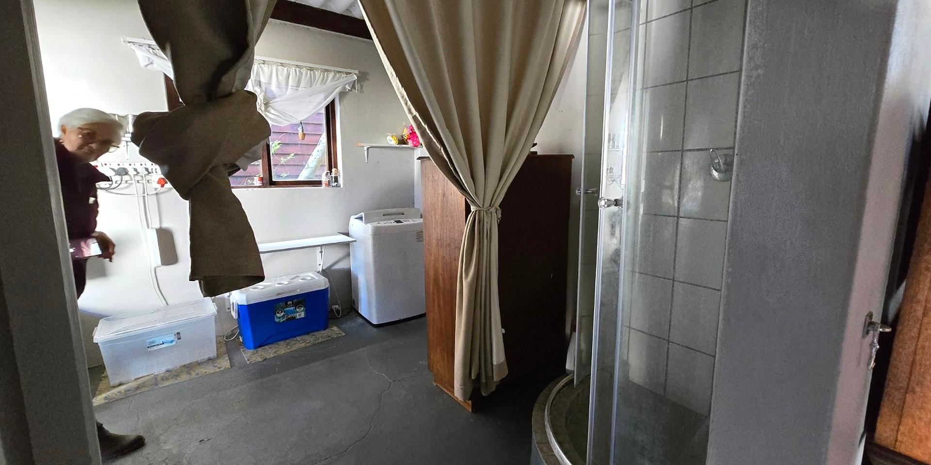 Image 3 of 6