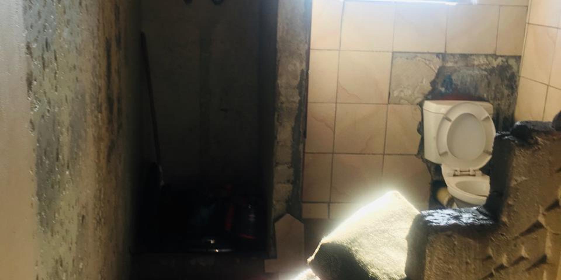 Image 3 of 6