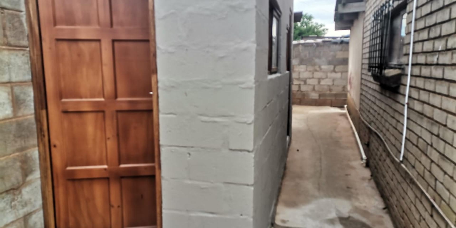 Image 2 of 6