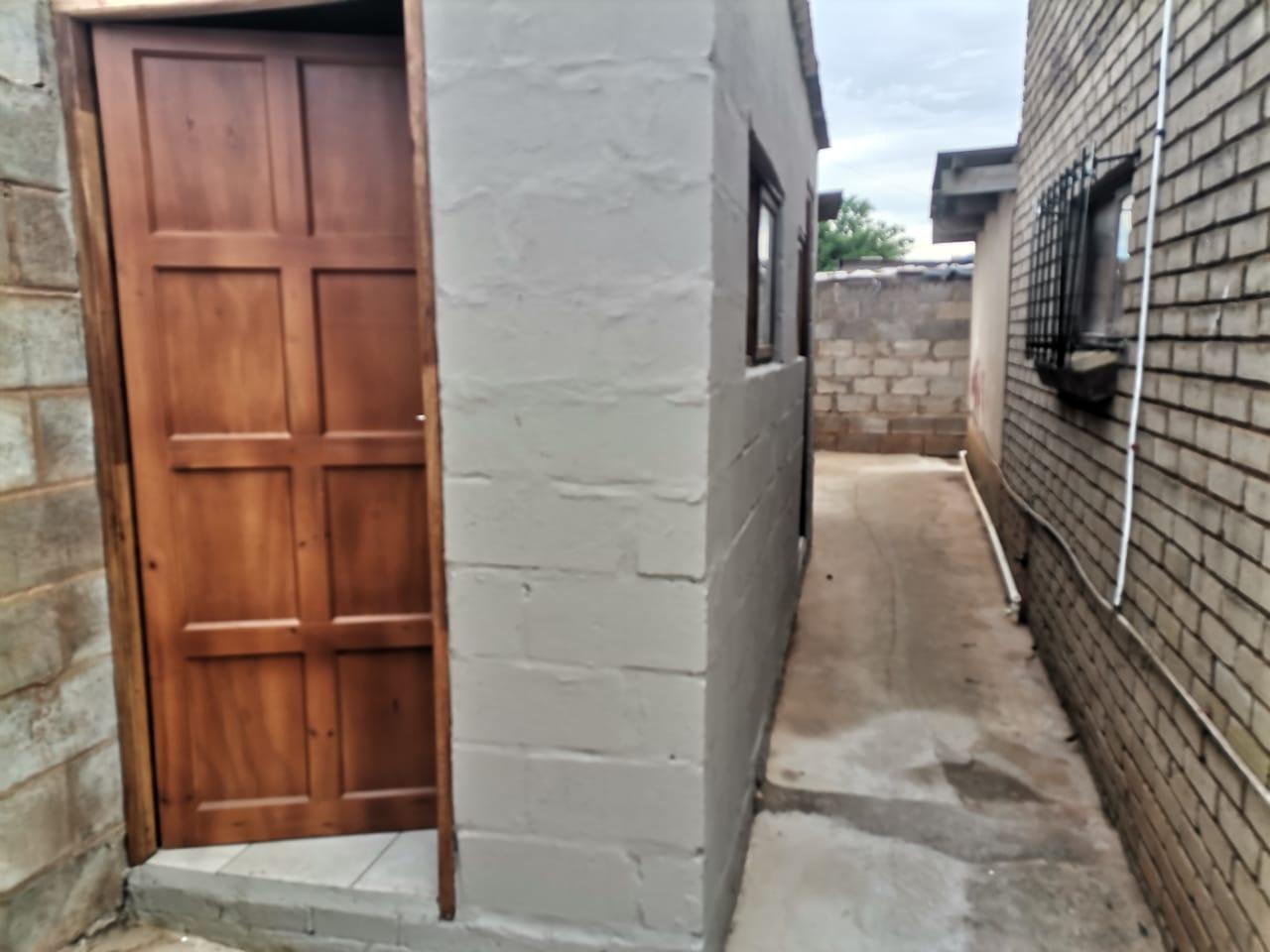 Image 2 of 6