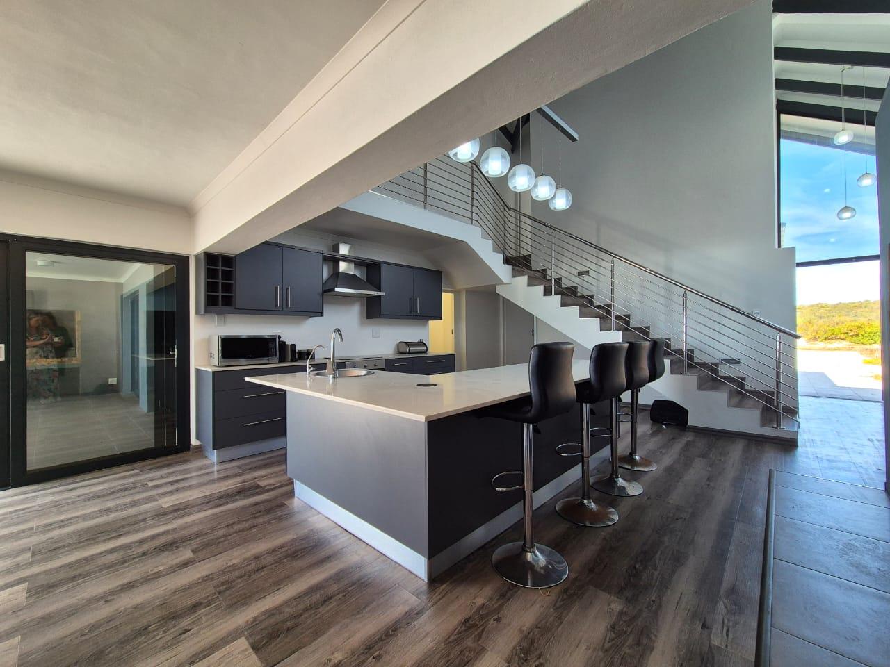 Image 4 of 6