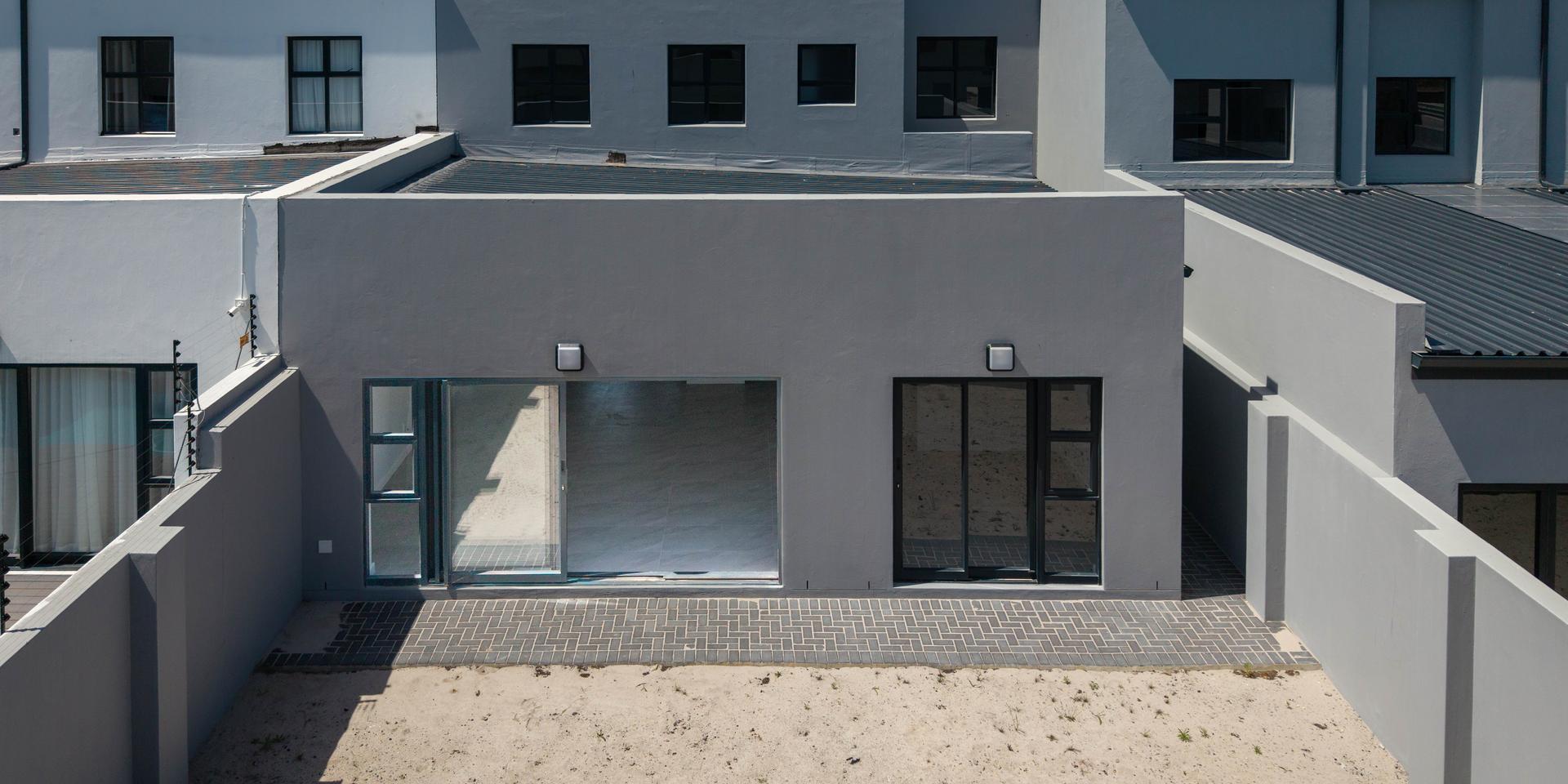 Image 4 of 6