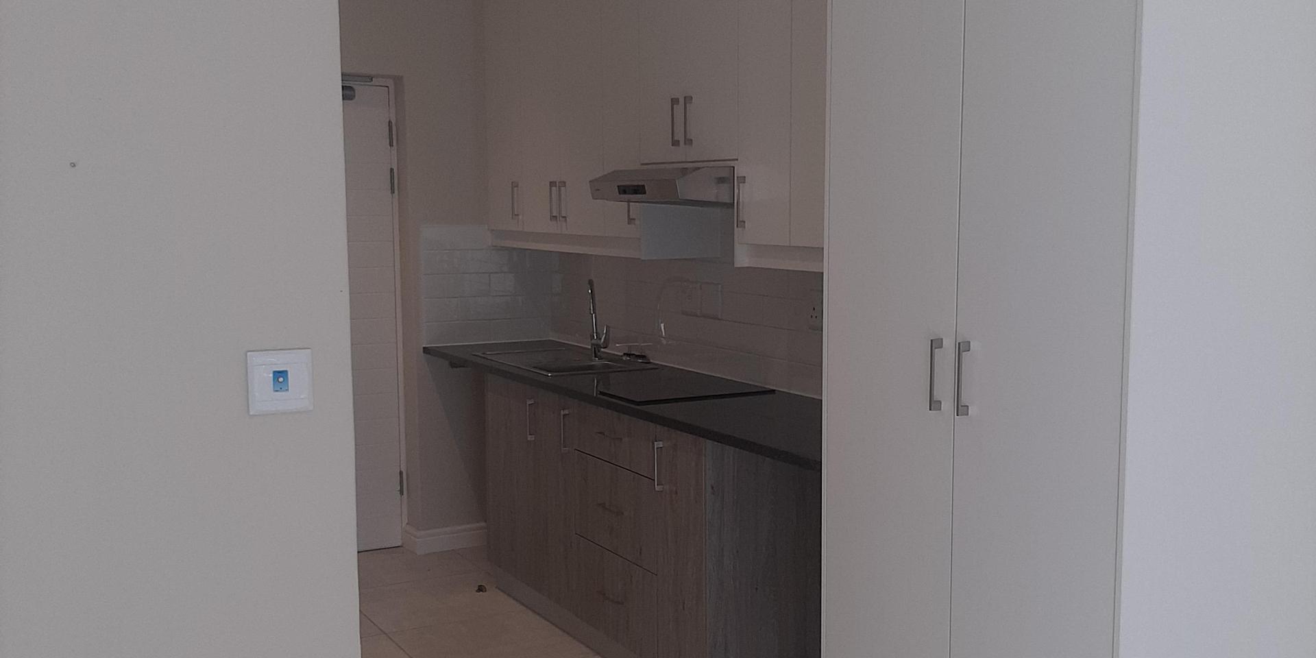 Image 4 of 6