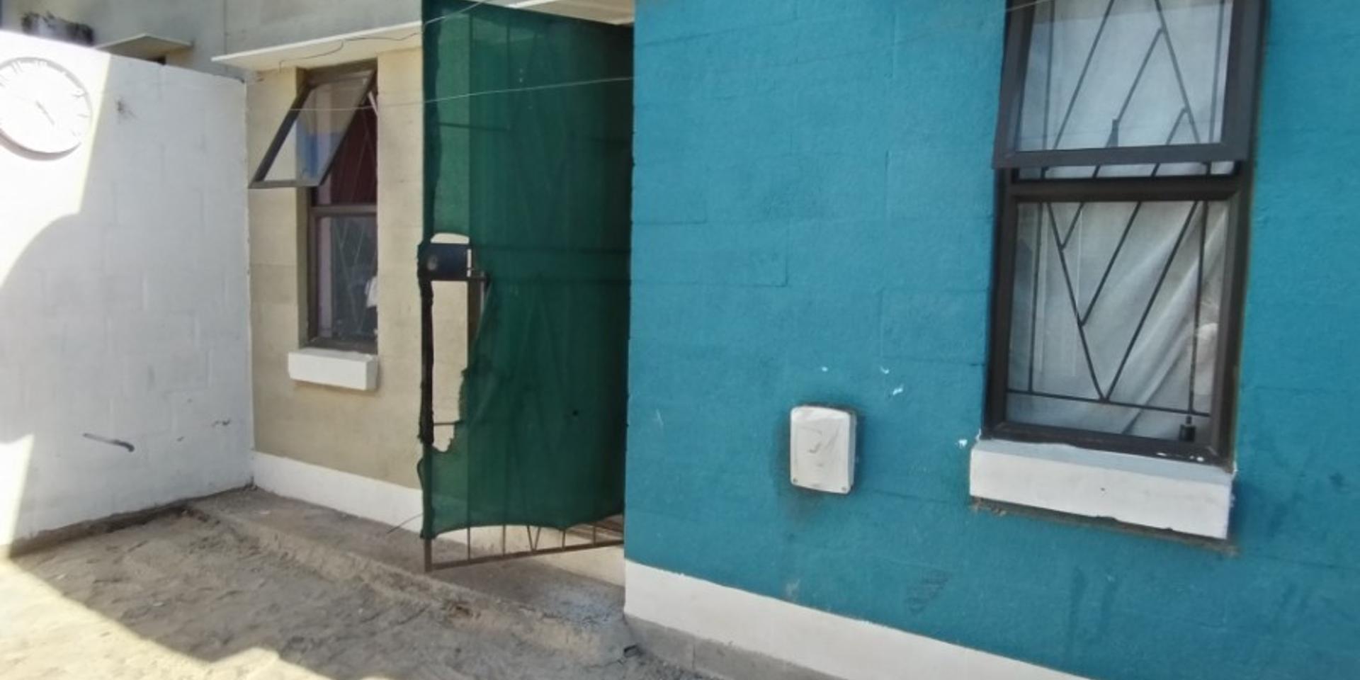 Image 1 of 6