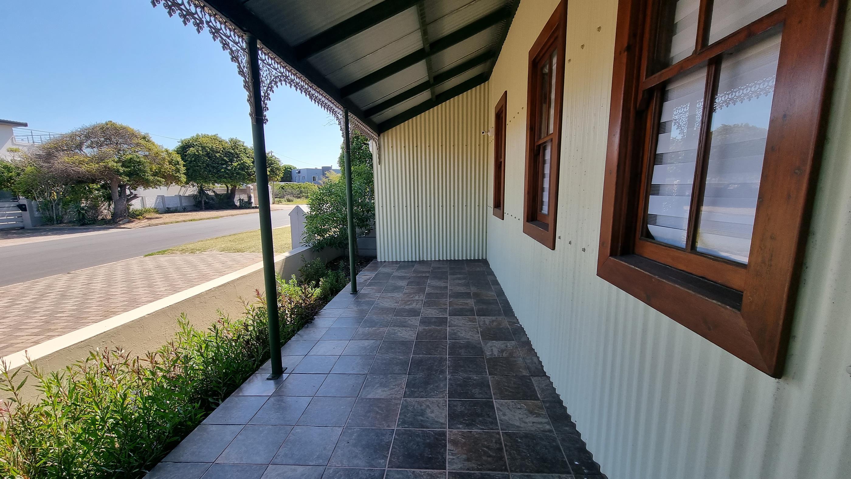 Image 4 of 6