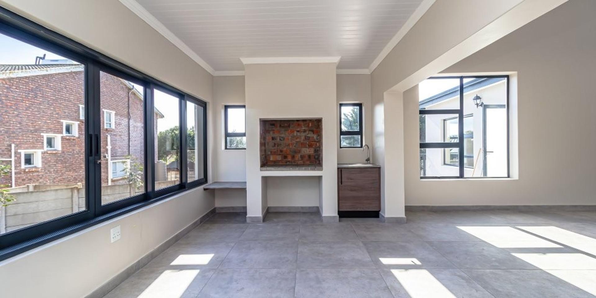 Image 4 of 6