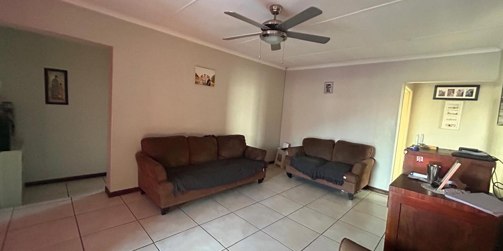 Image 4 of 6
