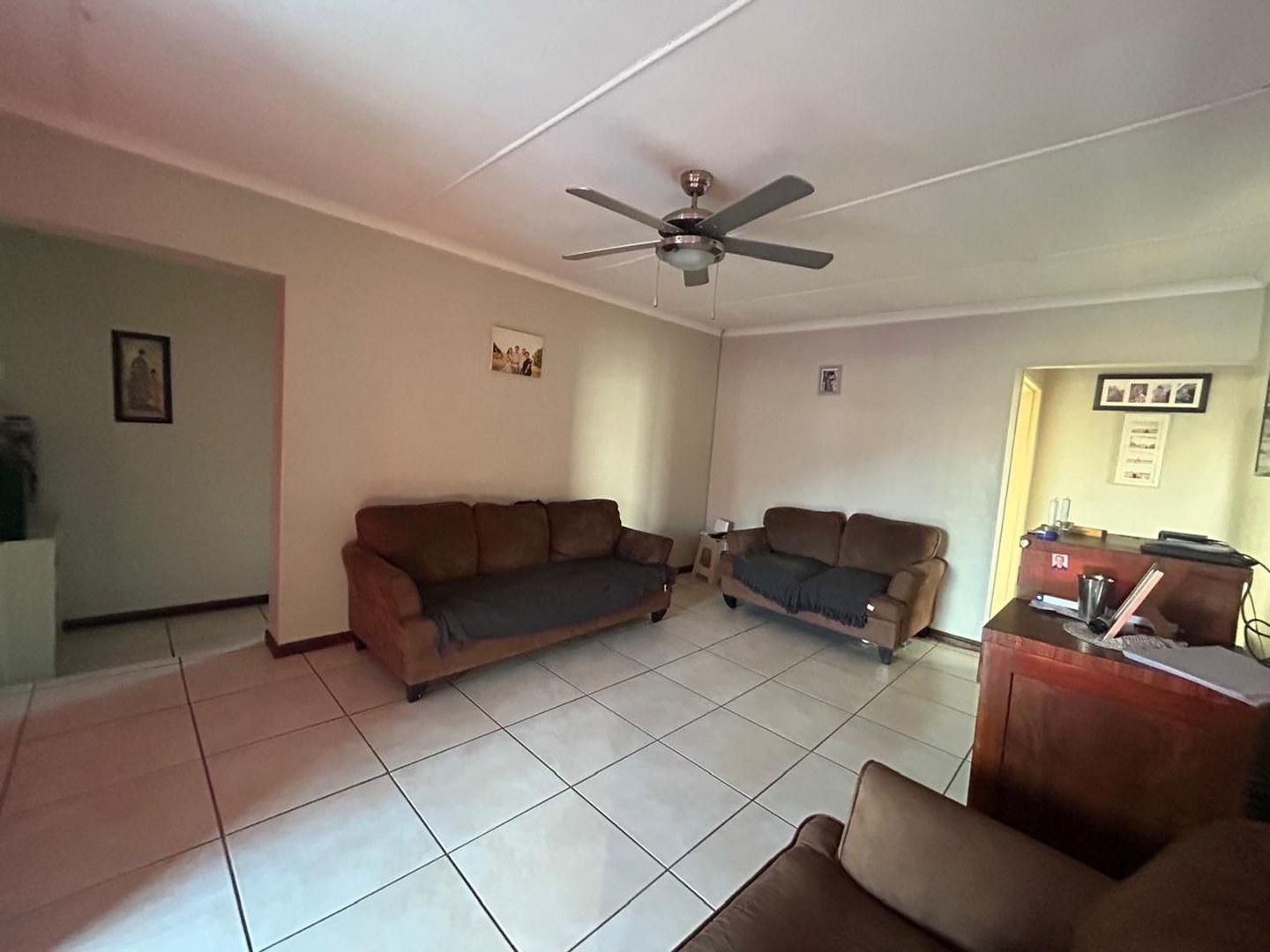 Image 4 of 6