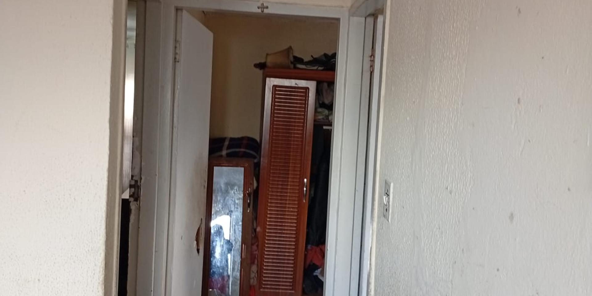 Image 4 of 6