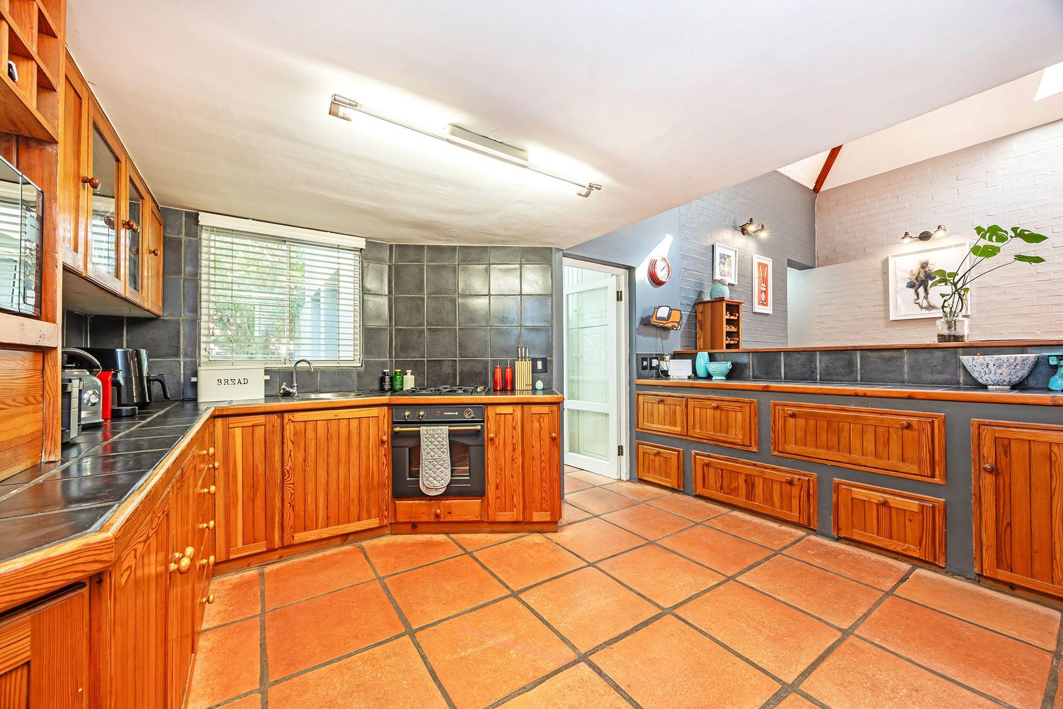 Image 4 of 6