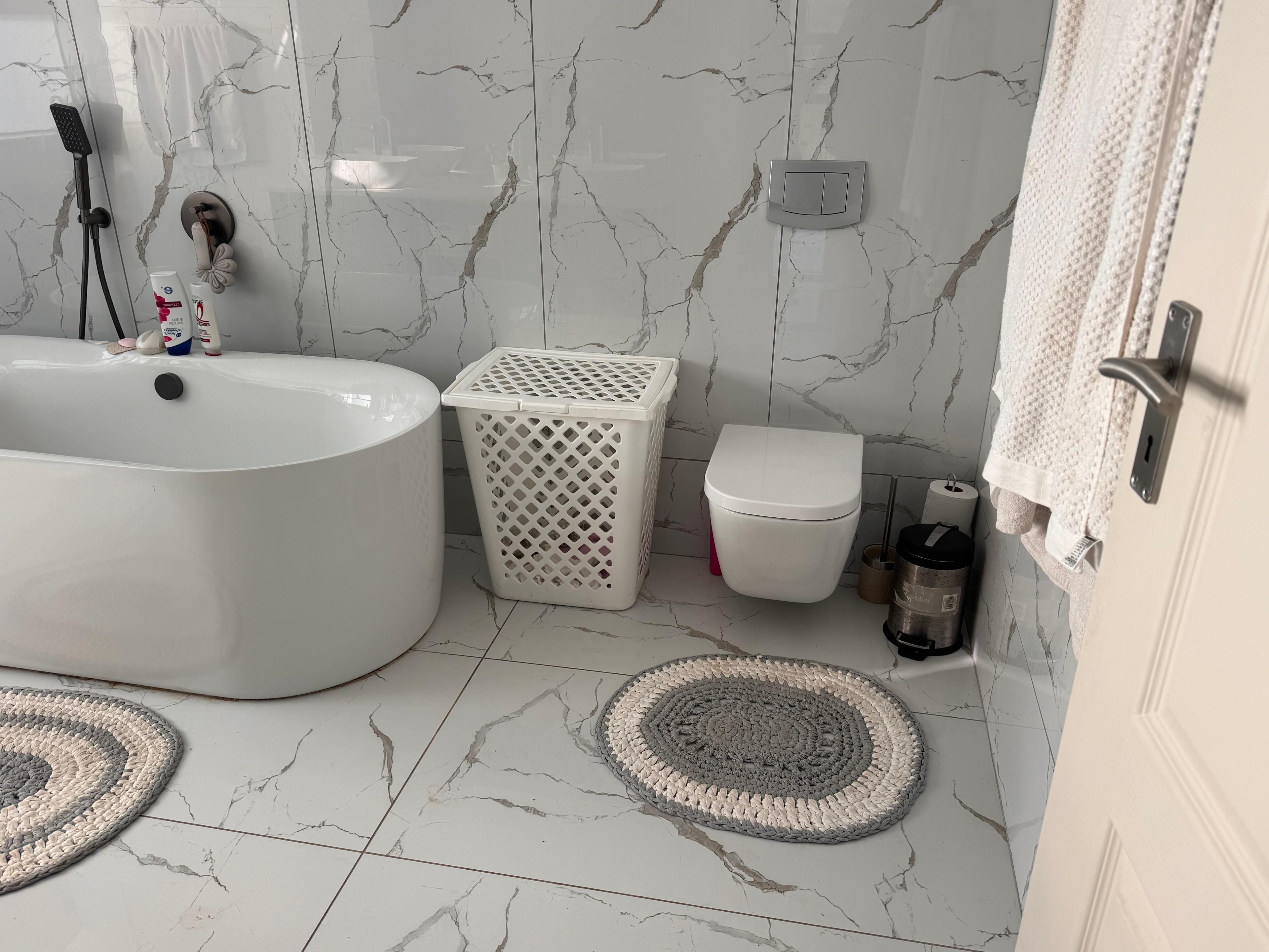 Image 4 of 6