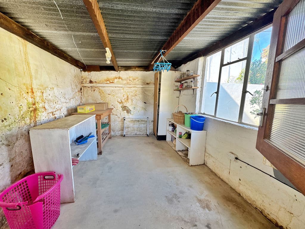 Image 2 of 6