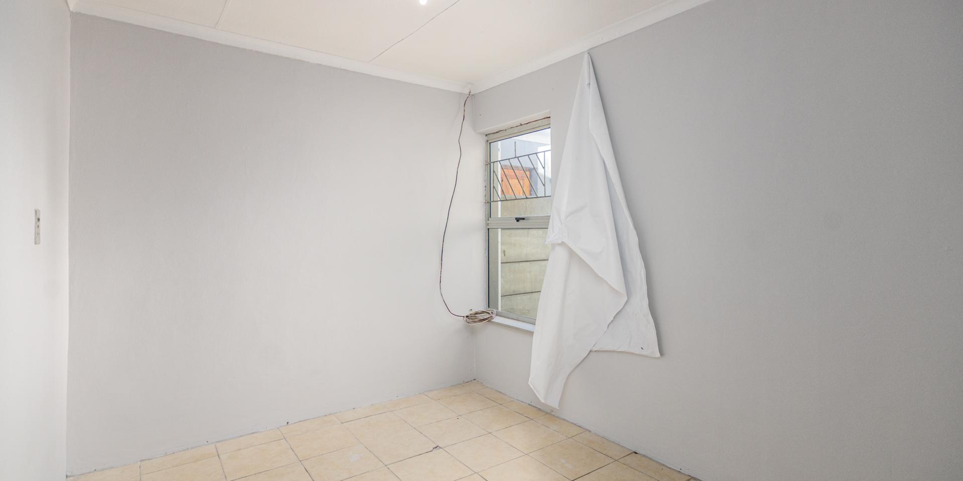 Image 3 of 6