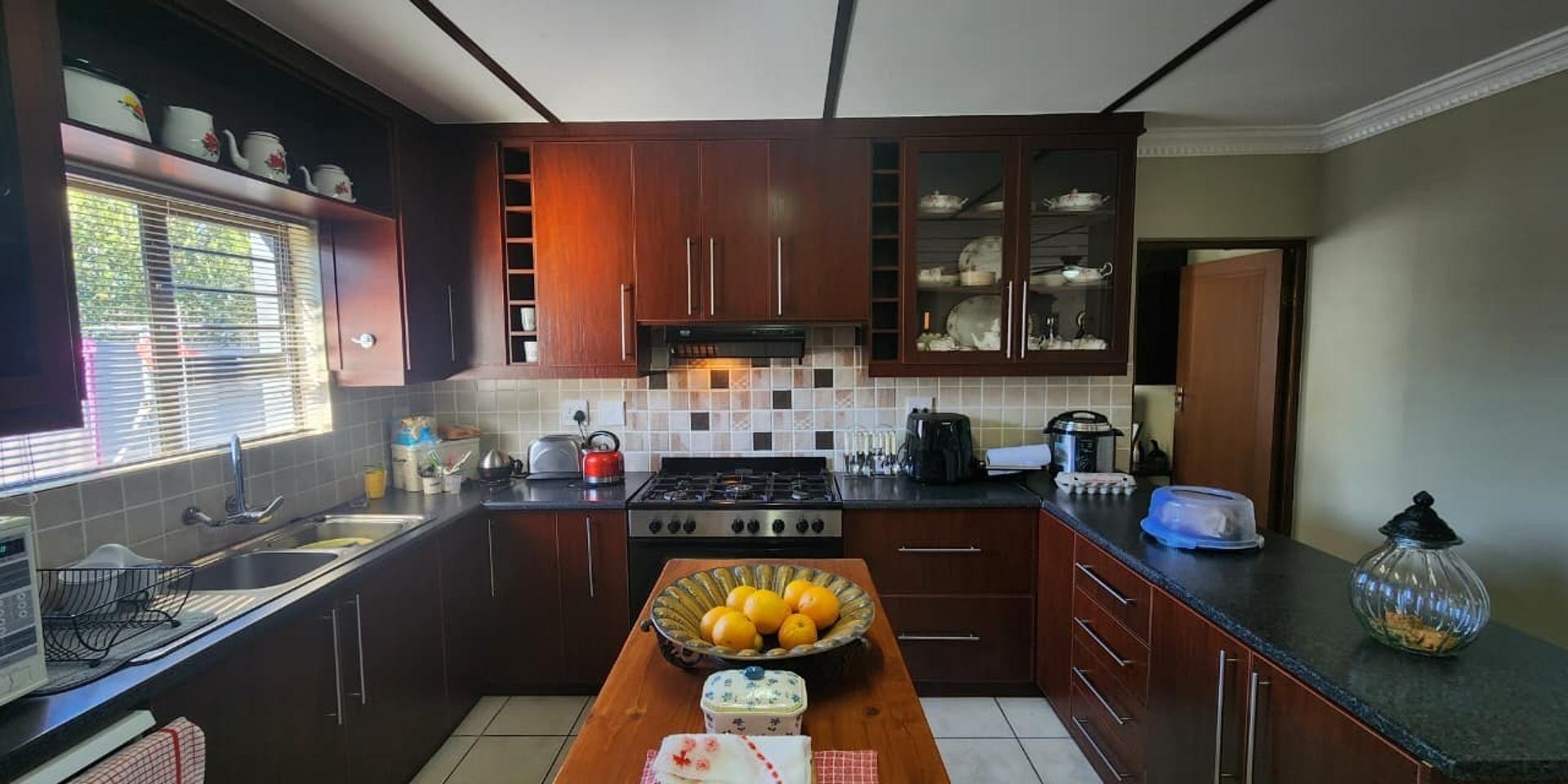 Image 3 of 6