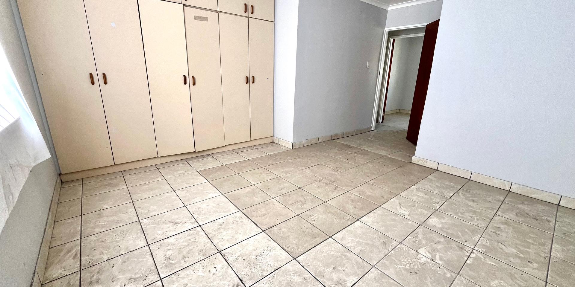 Image 4 of 6