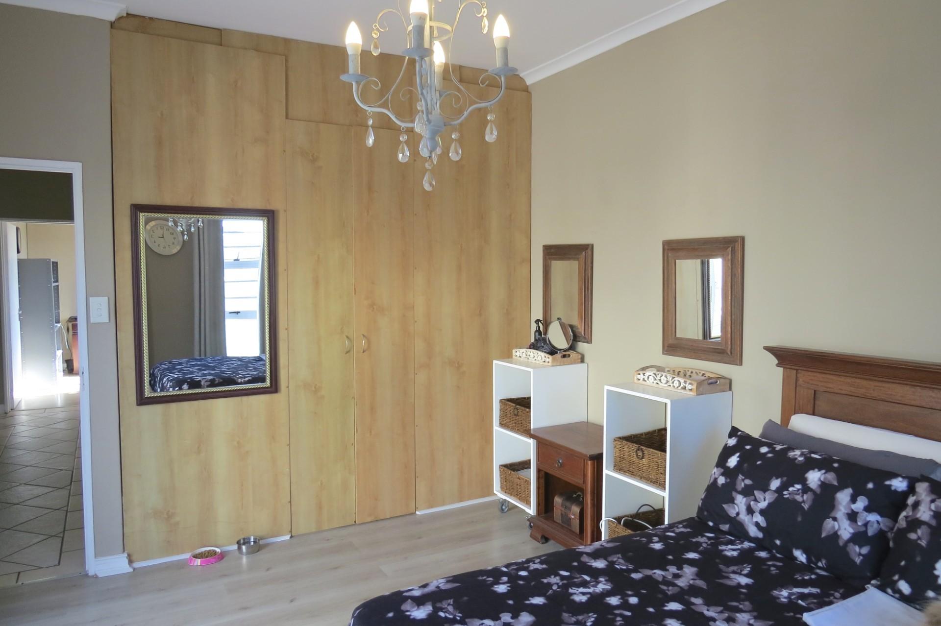 Image 4 of 6