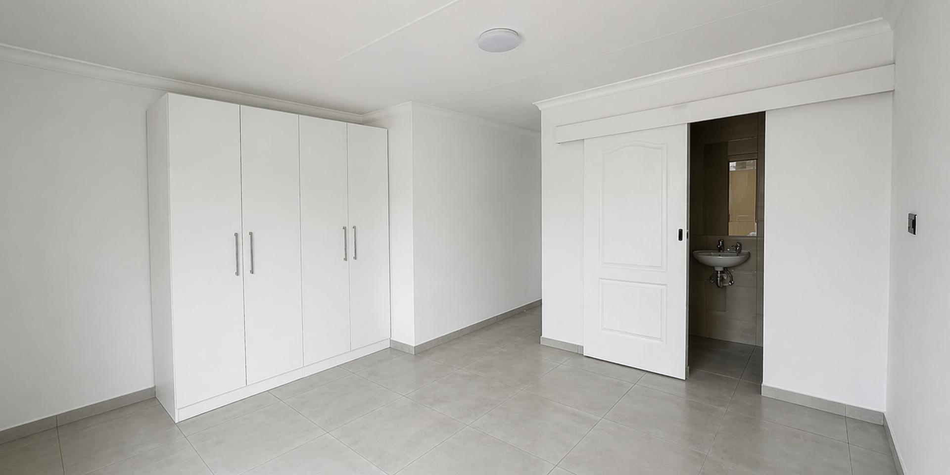 Image 4 of 6