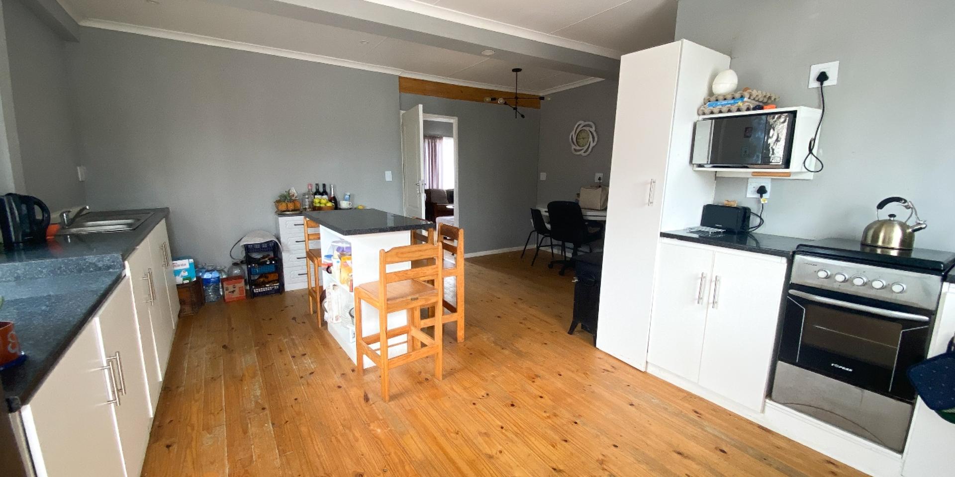 Image 4 of 6