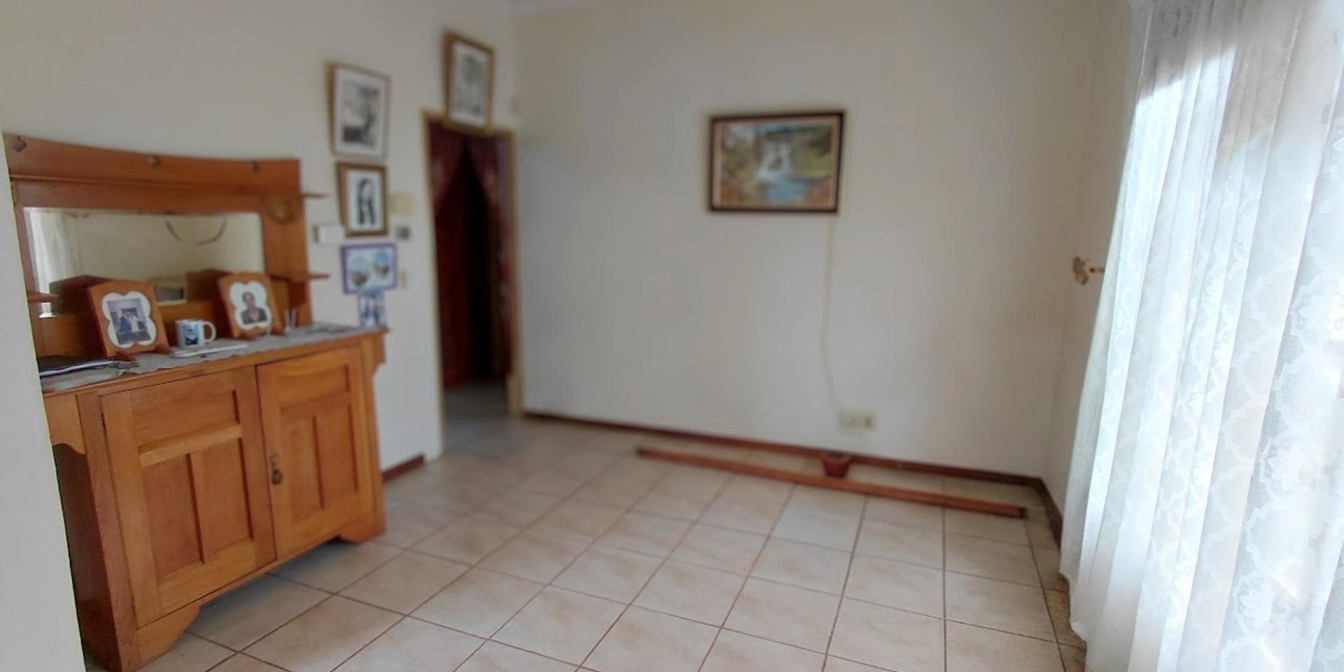 Image 4 of 6