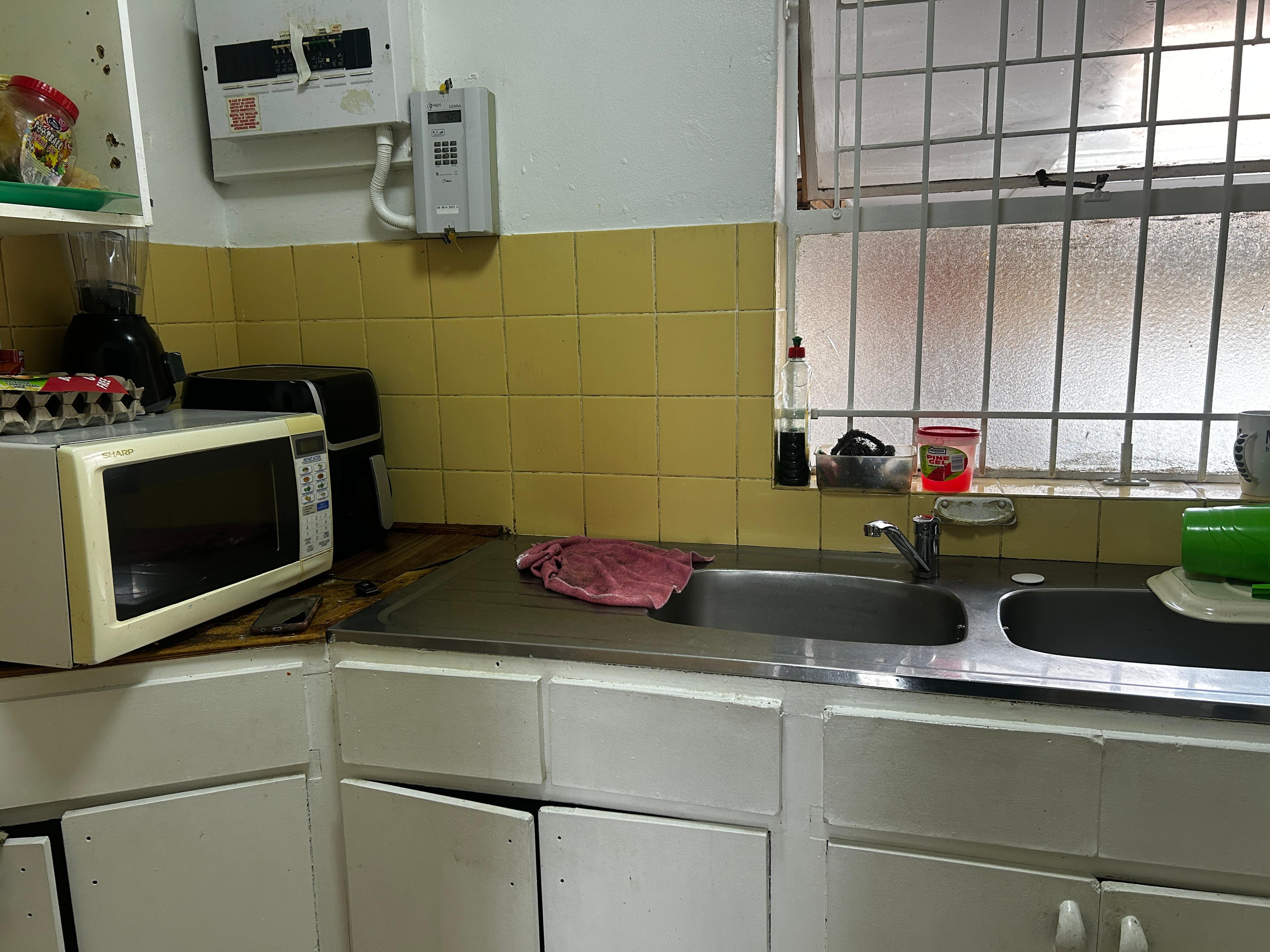 Image 4 of 6