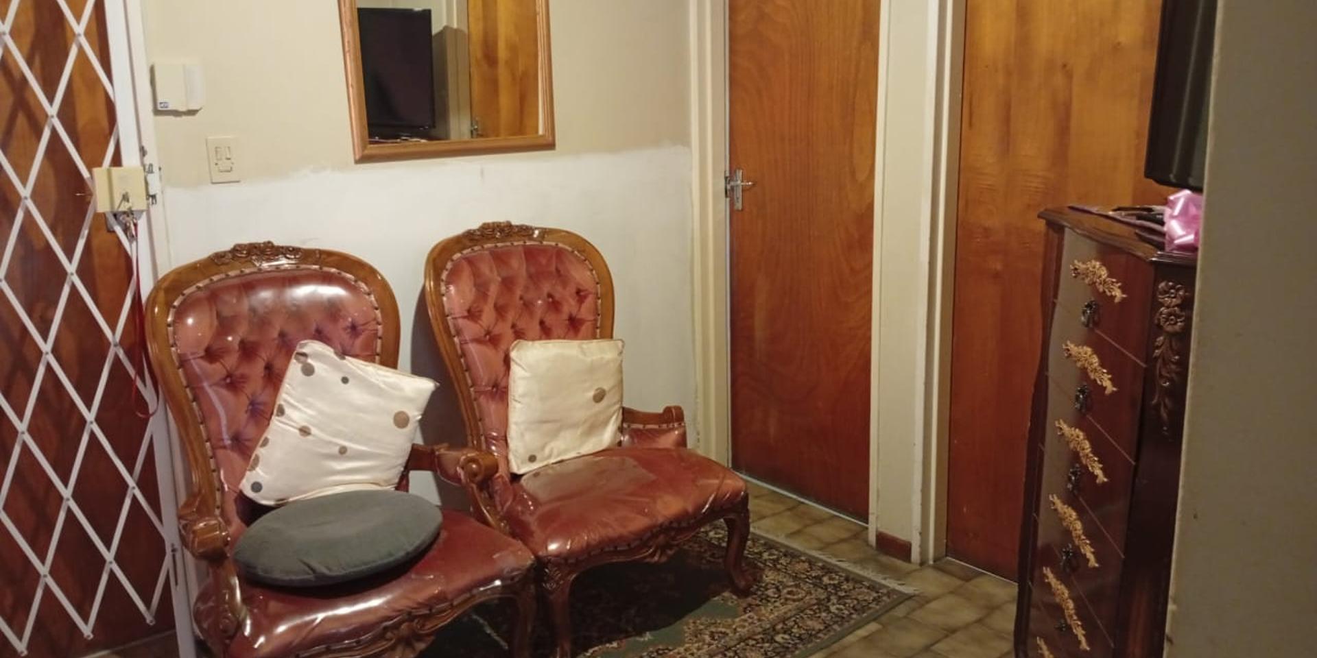 Image 2 of 6