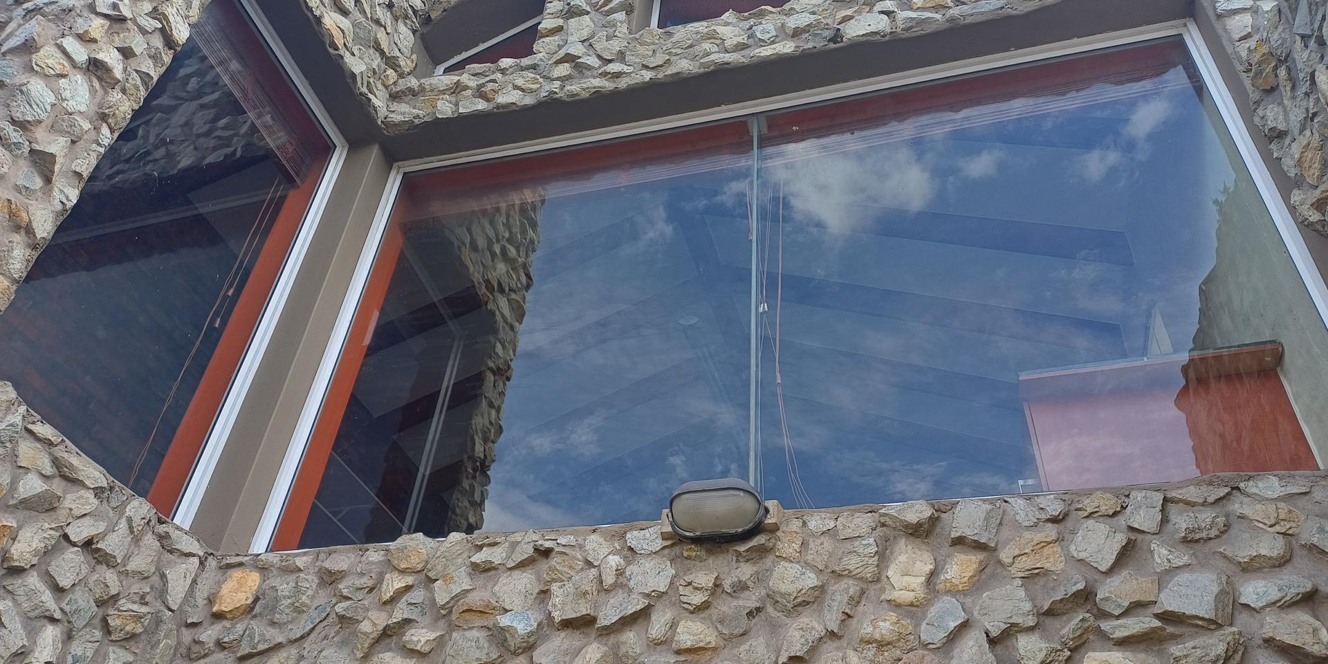 Image 2 of 6