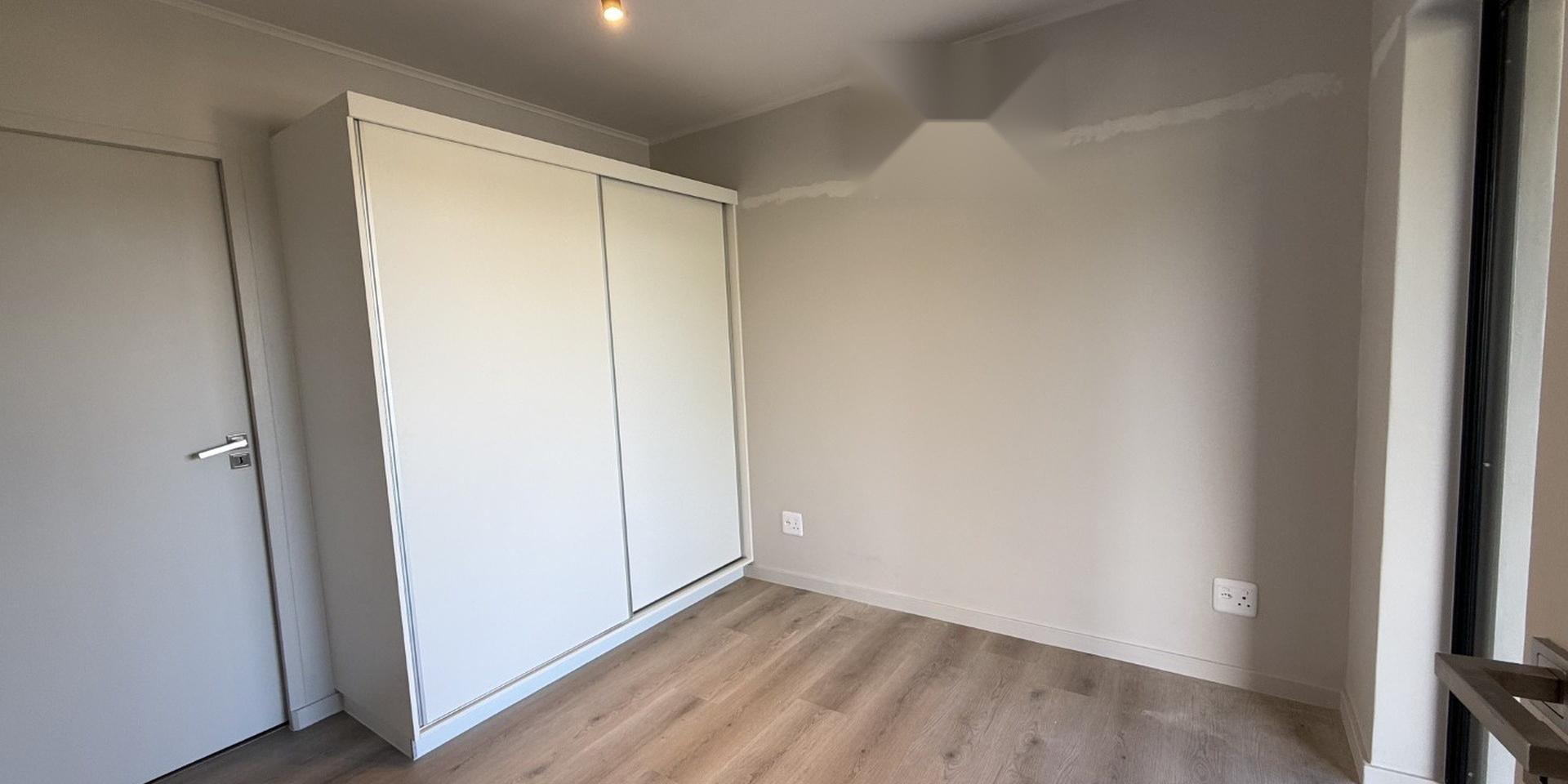 Image 4 of 6