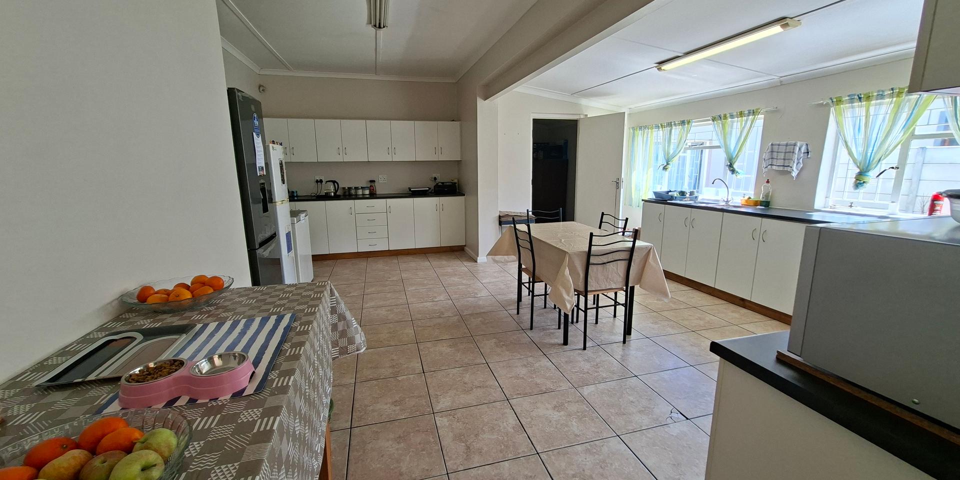 Image 4 of 6