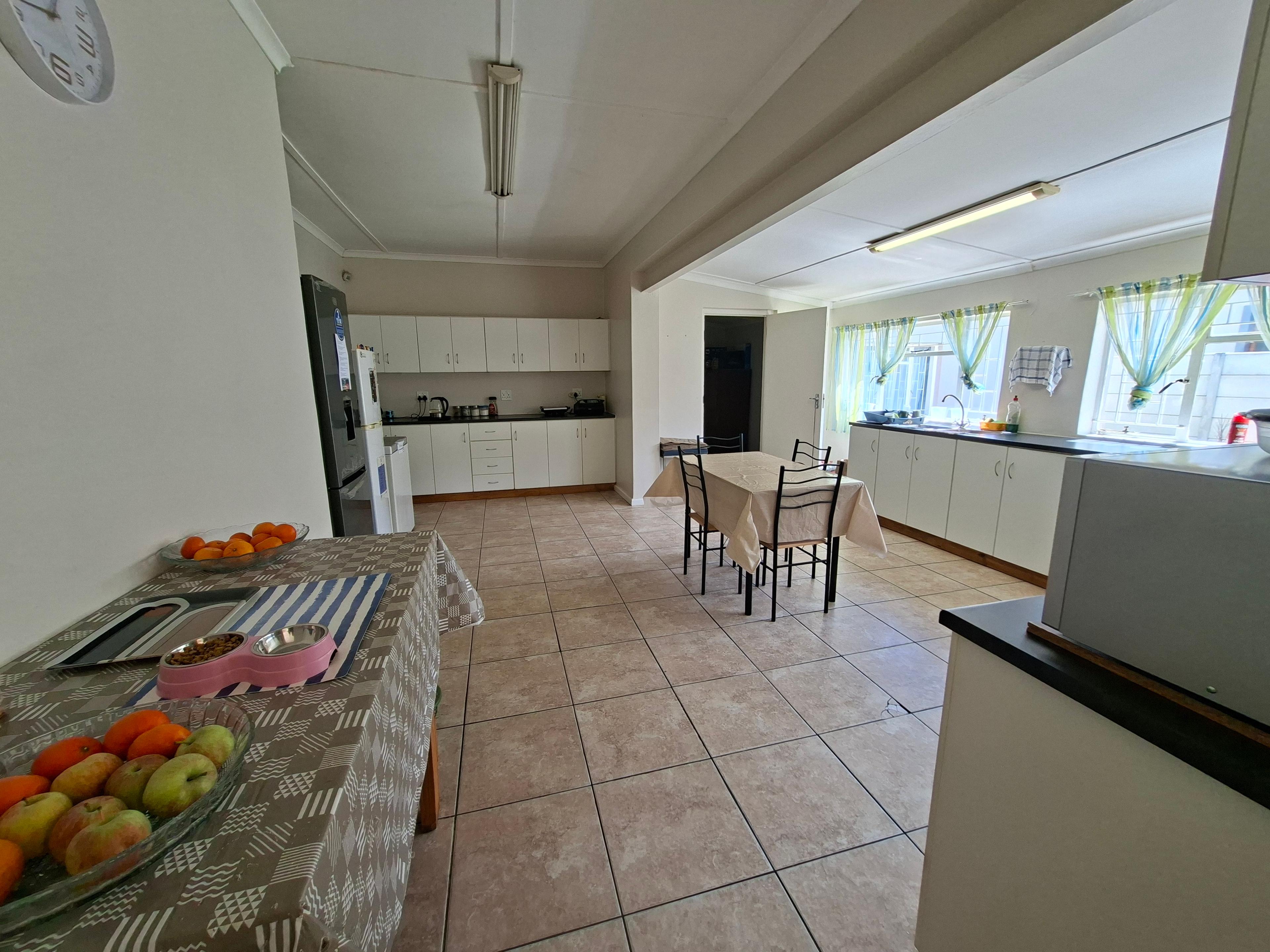 Image 4 of 6