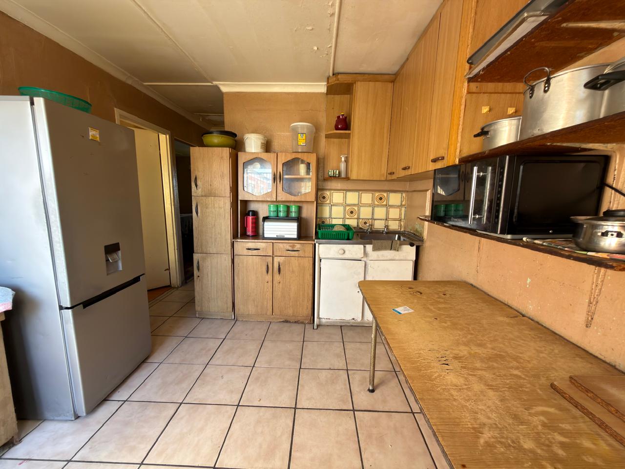 Image 3 of 6