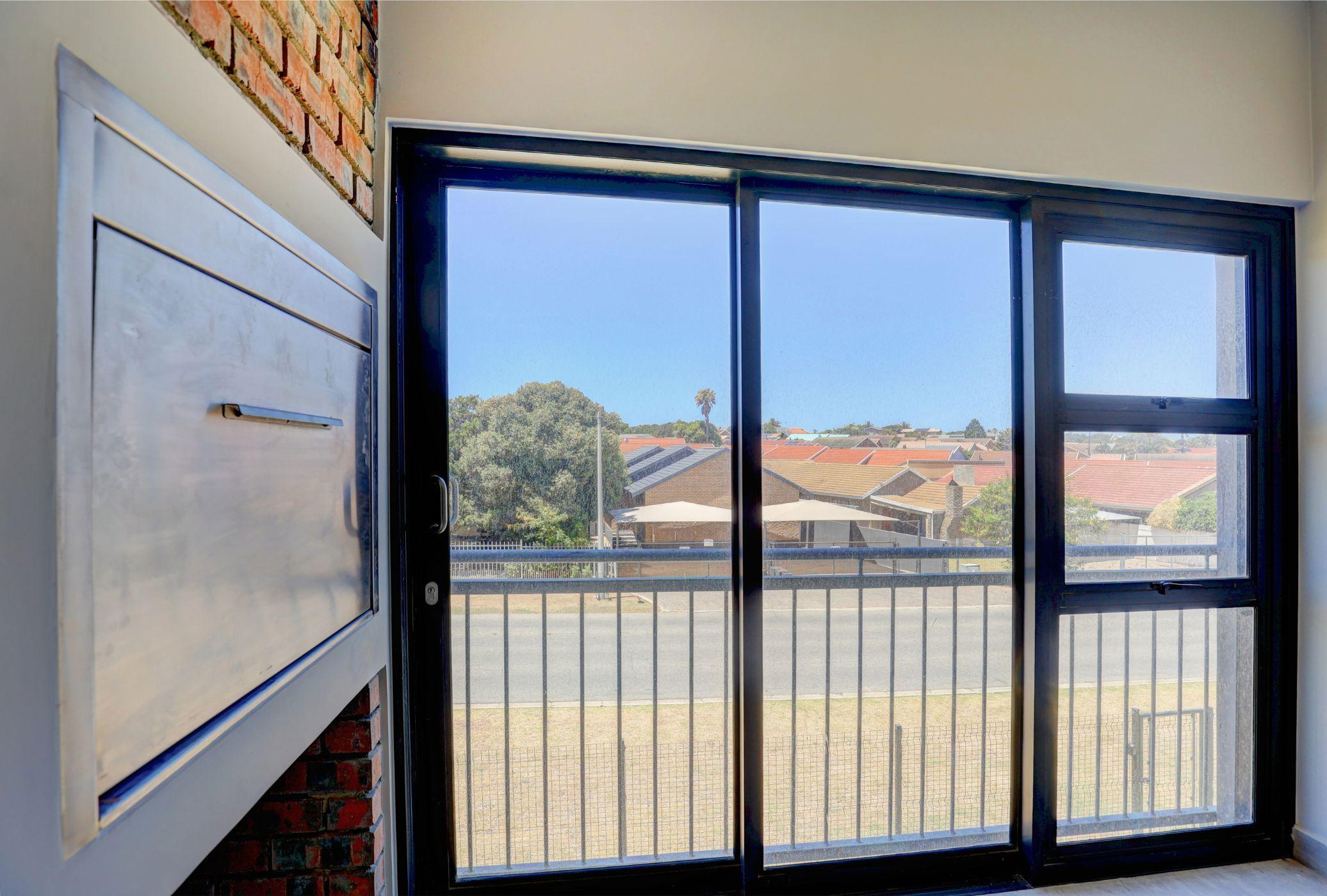 Image 4 of 6