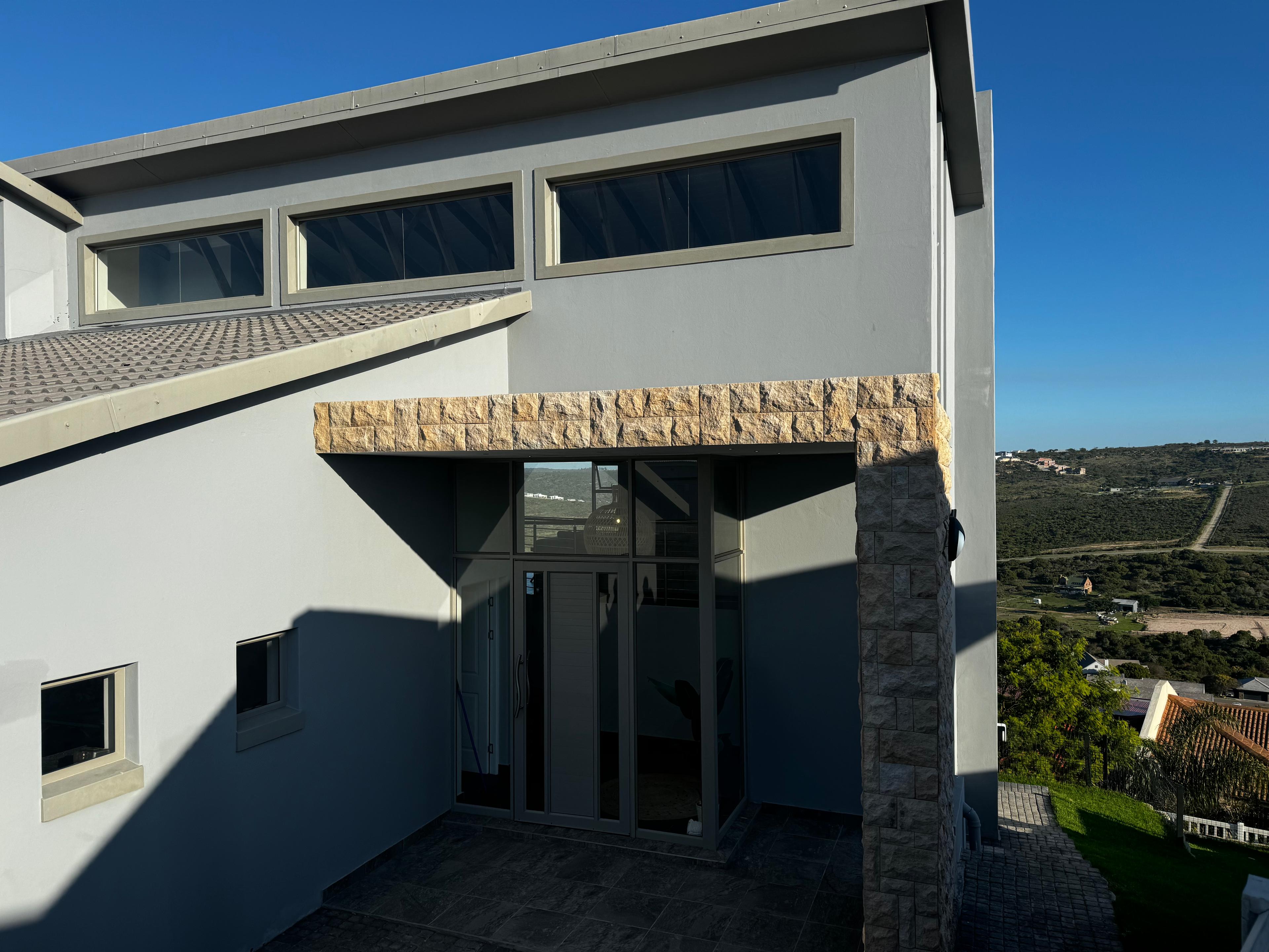 Image 4 of 6