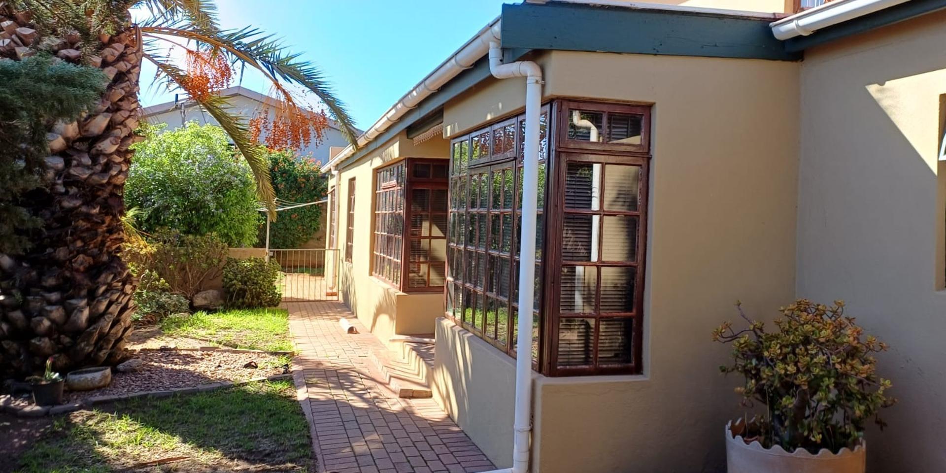 Image 4 of 6