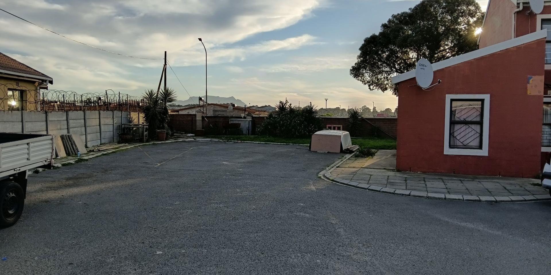 Image 4 of 6