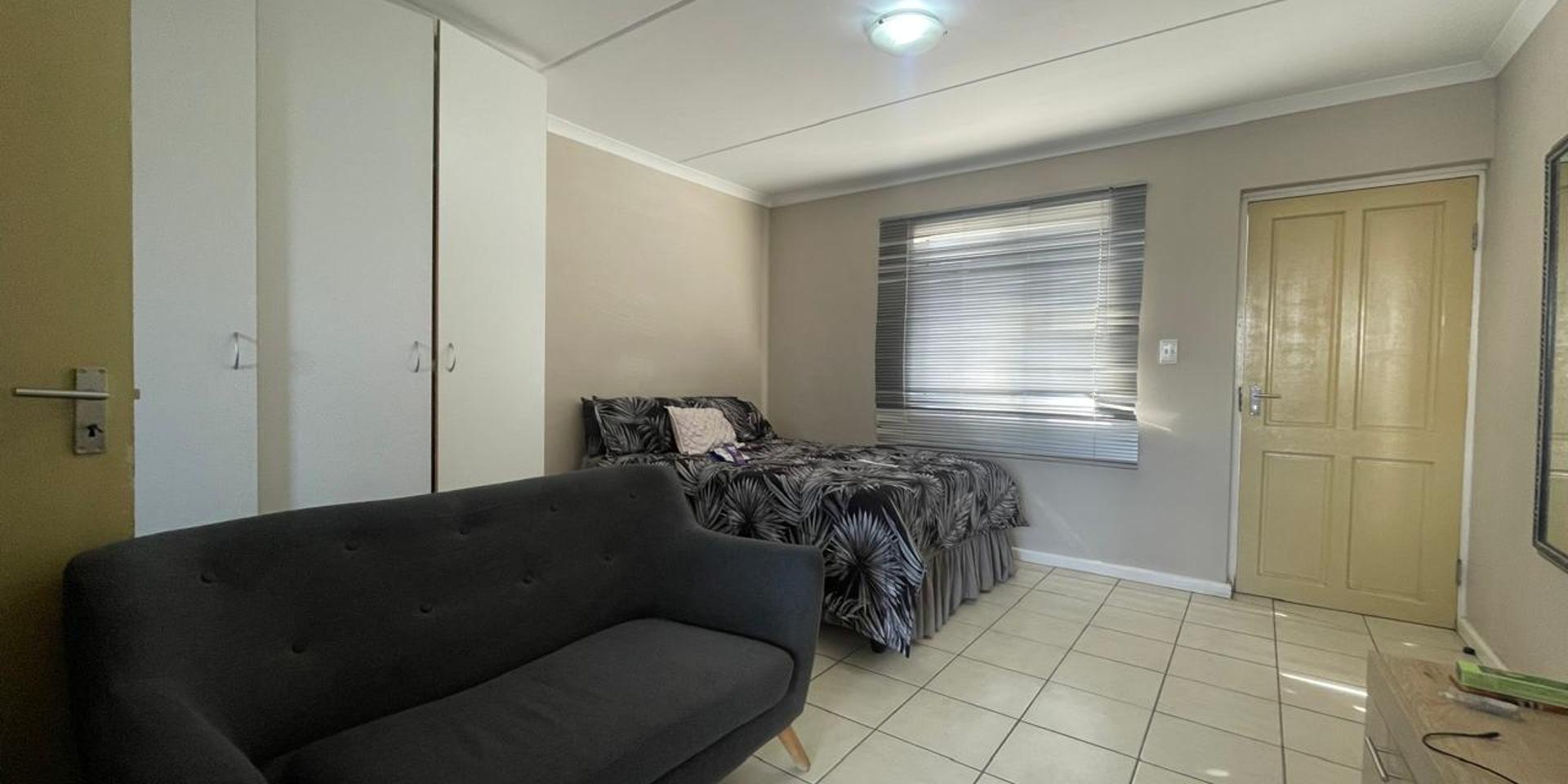 Image 2 of 6