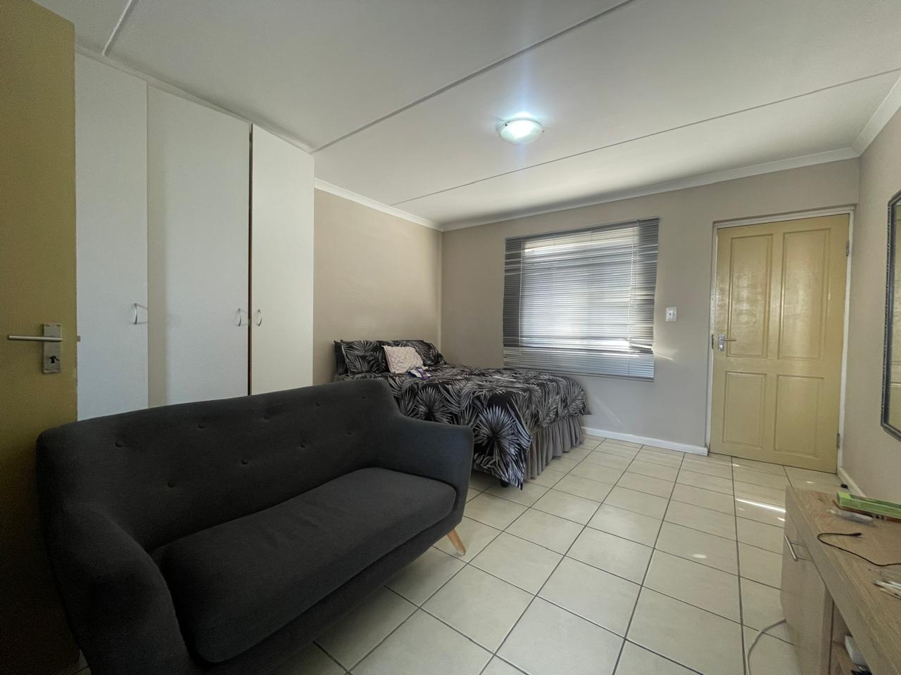 Image 2 of 6
