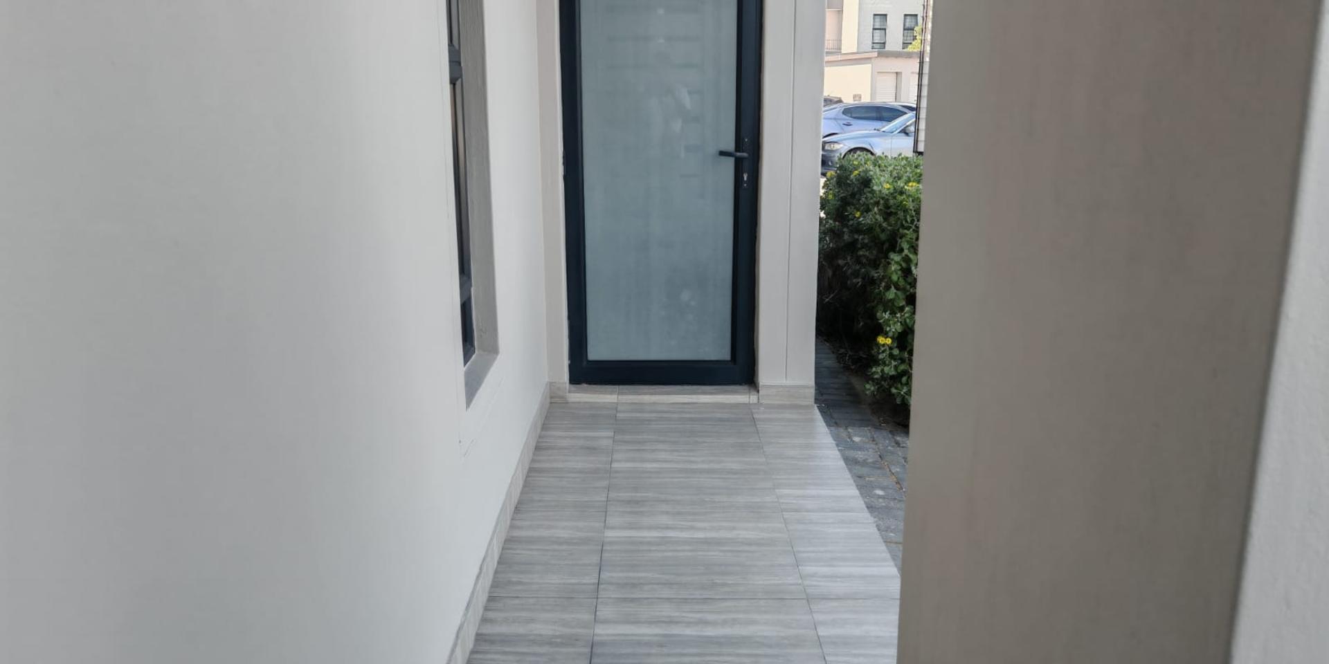 Image 2 of 6