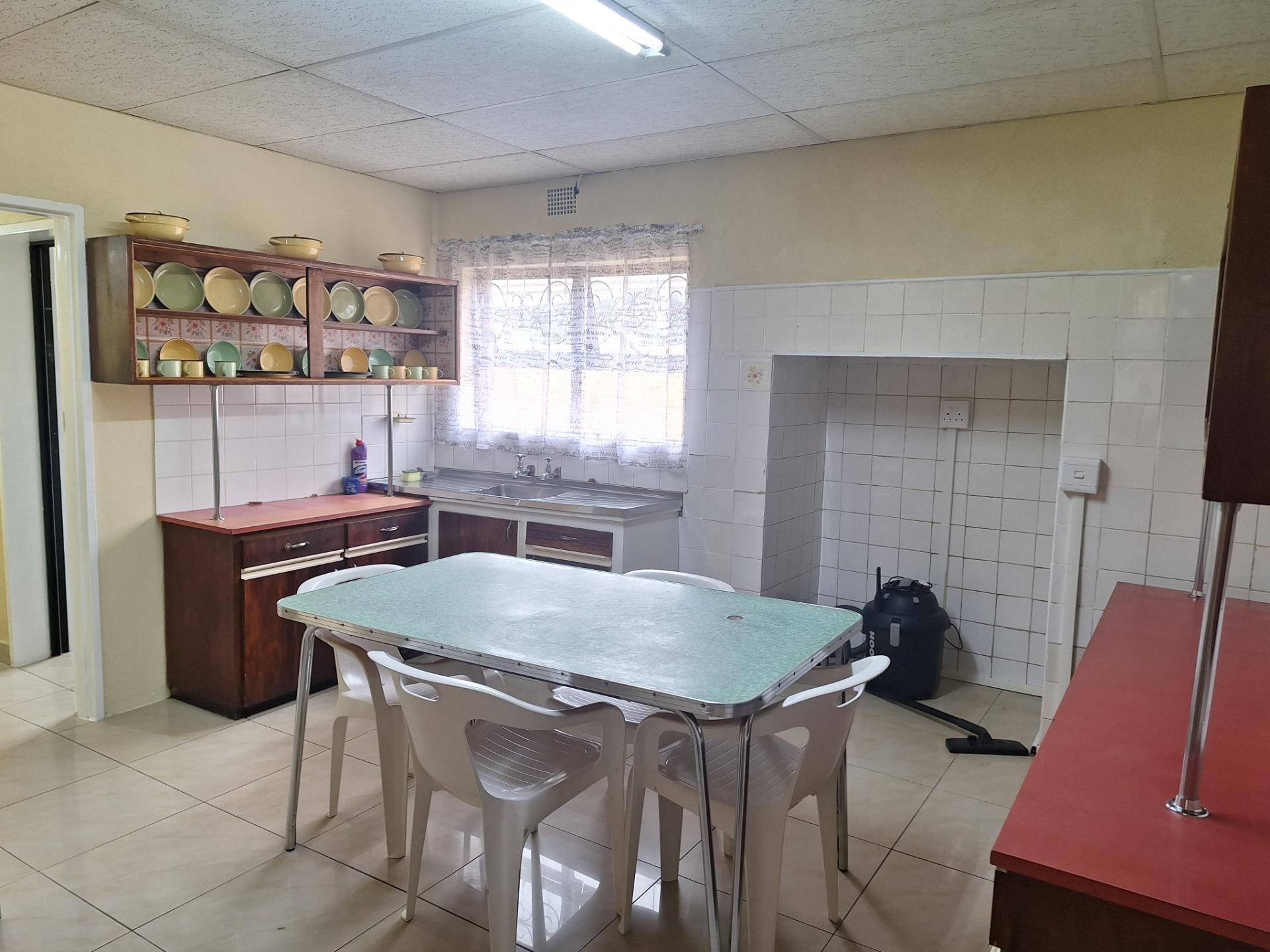 Image 4 of 6