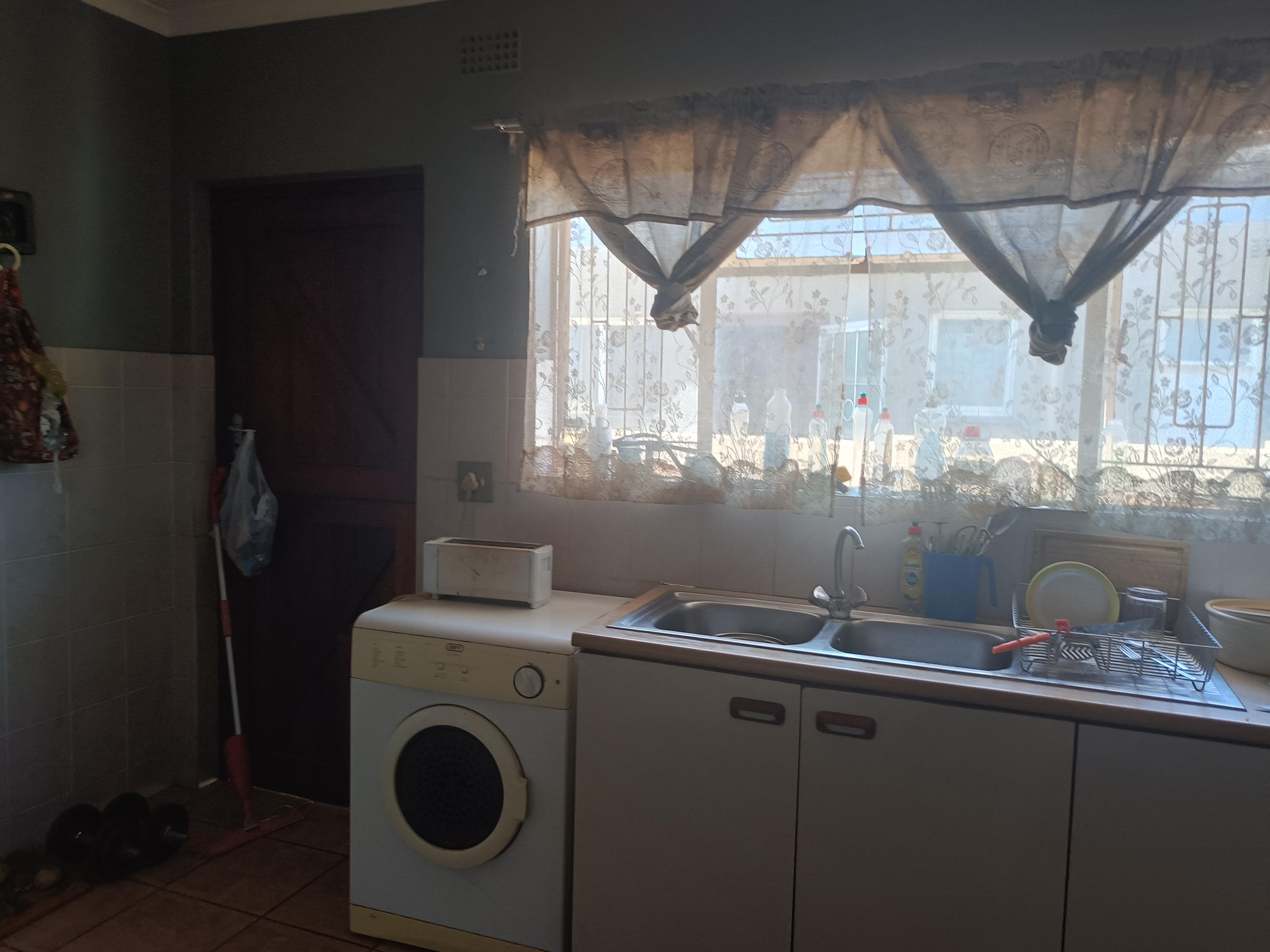Image 5 of 6