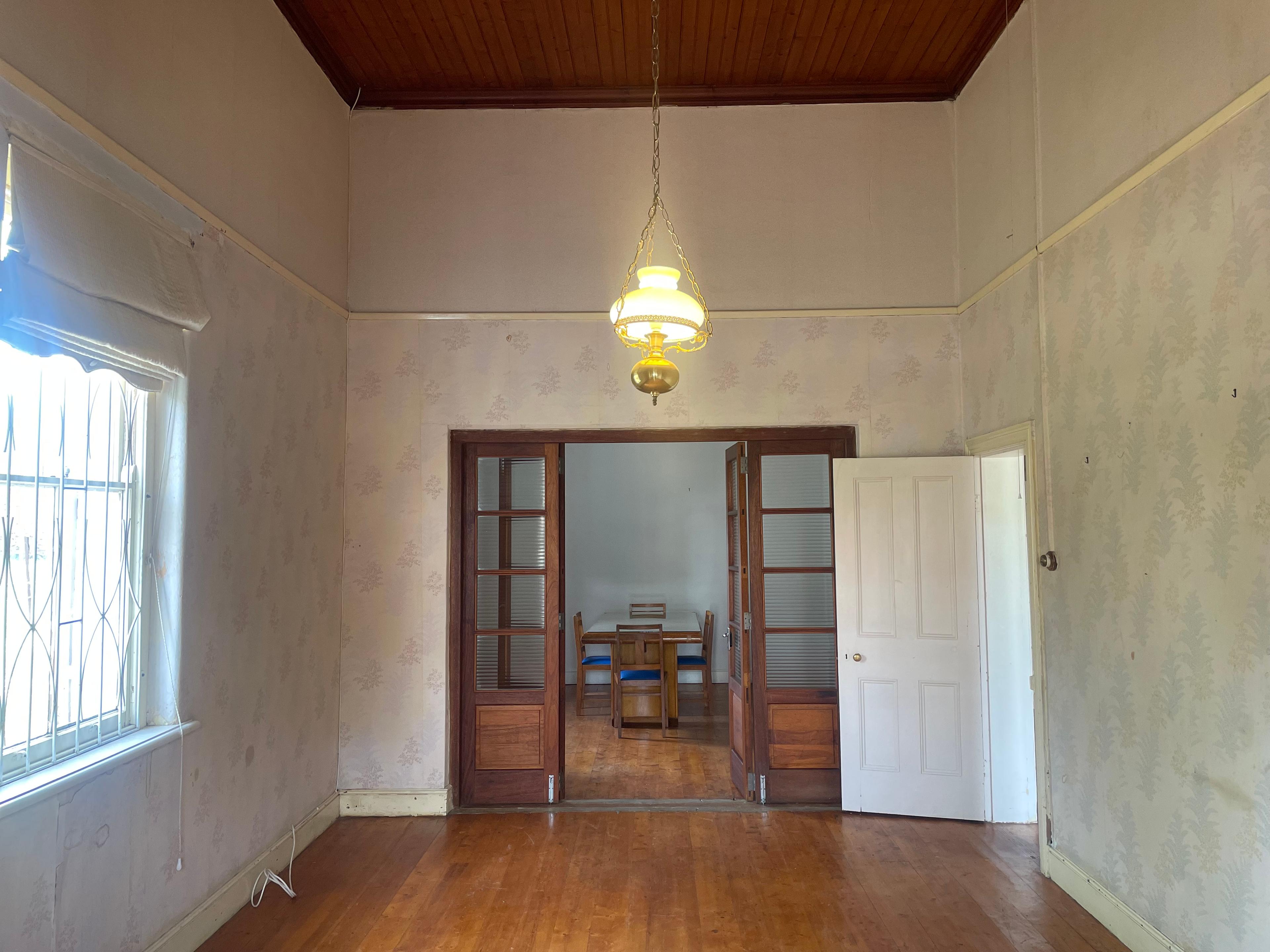 Image 2 of 6