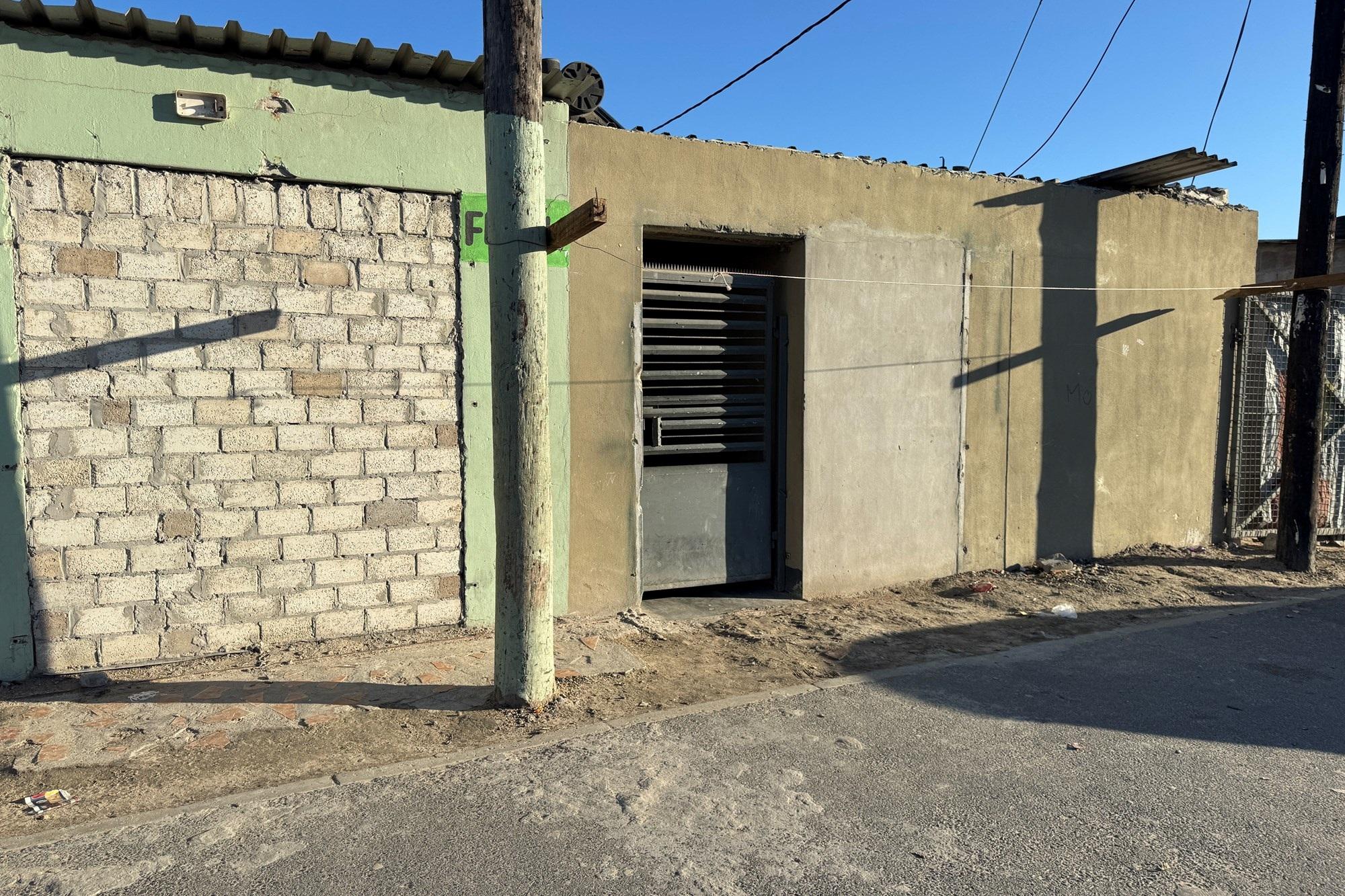 Image 1 of 6