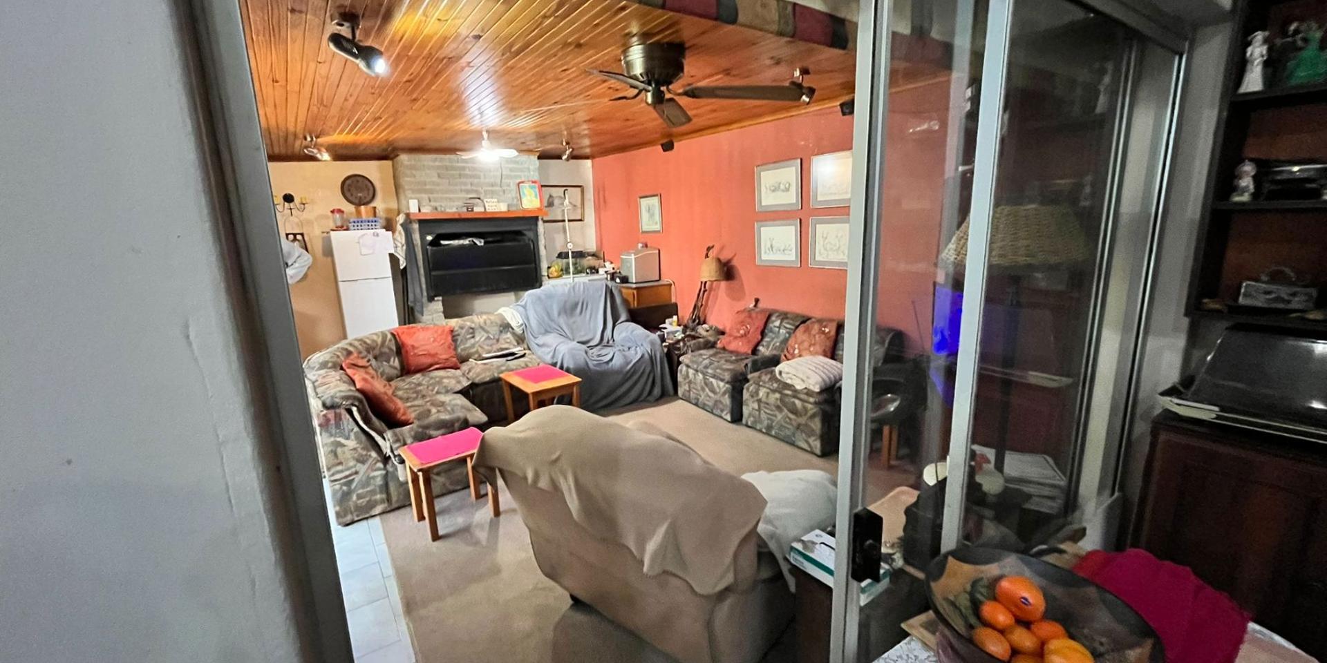 Image 4 of 6