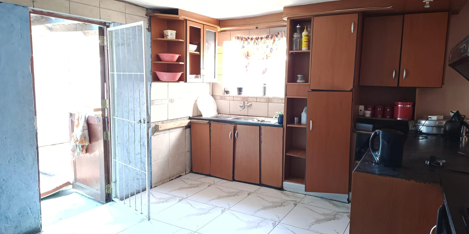 Image 4 of 6