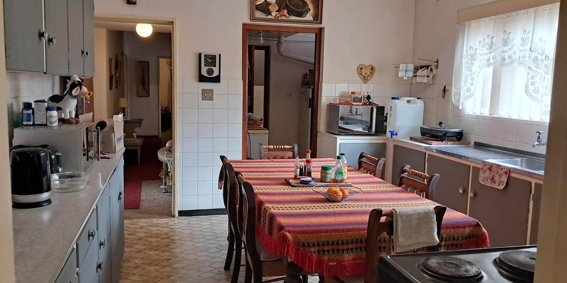 Image 3 of 6