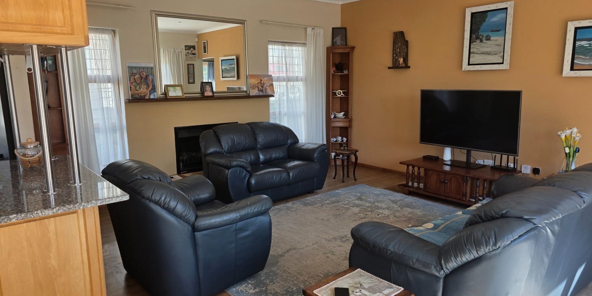 Image 4 of 6