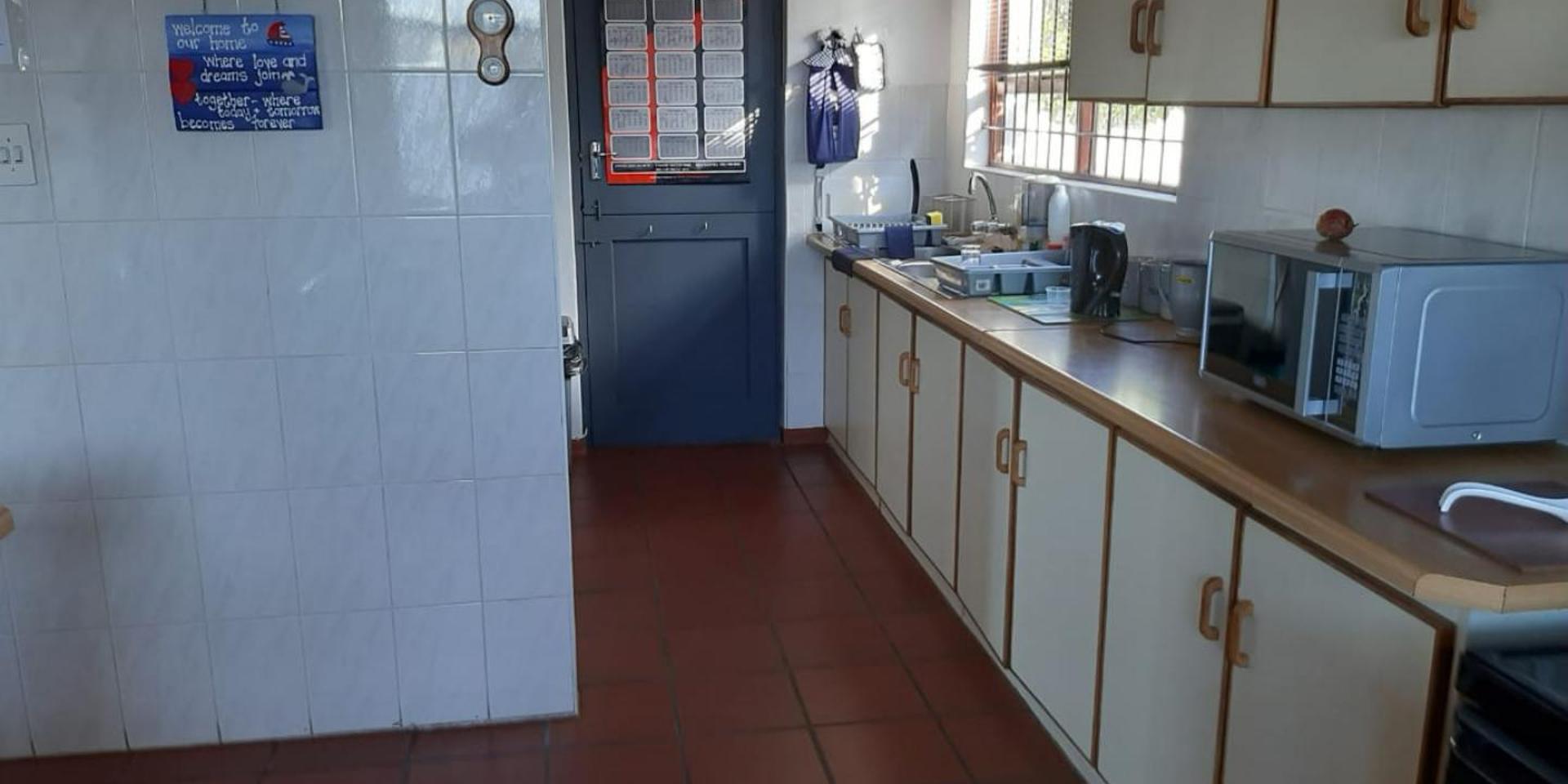 Image 4 of 6