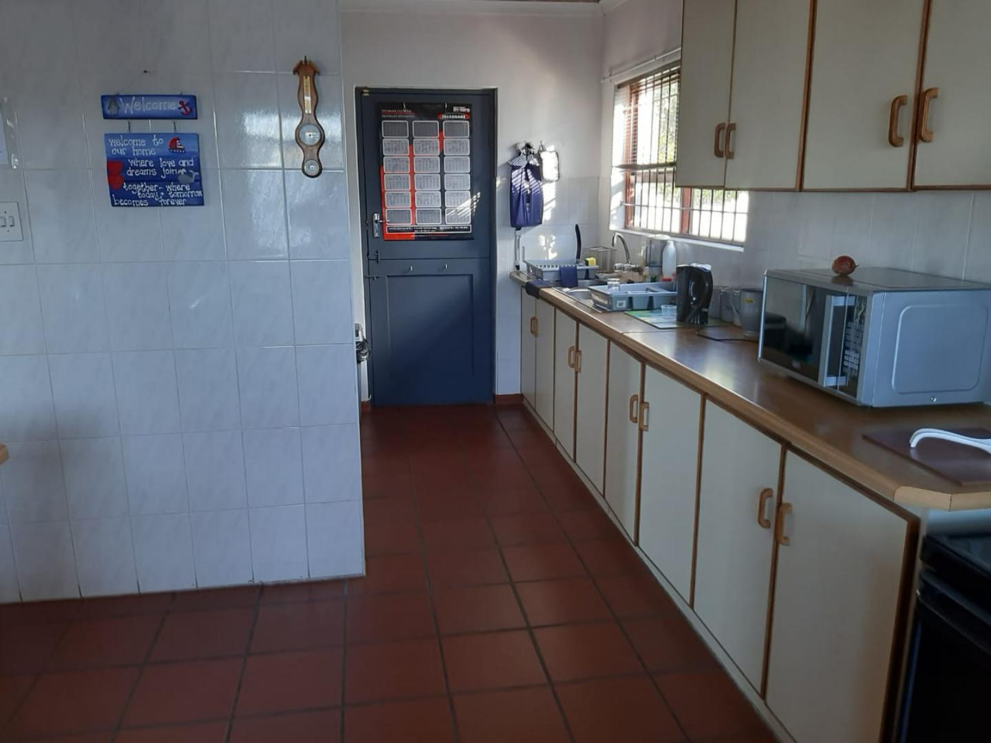 Image 4 of 6
