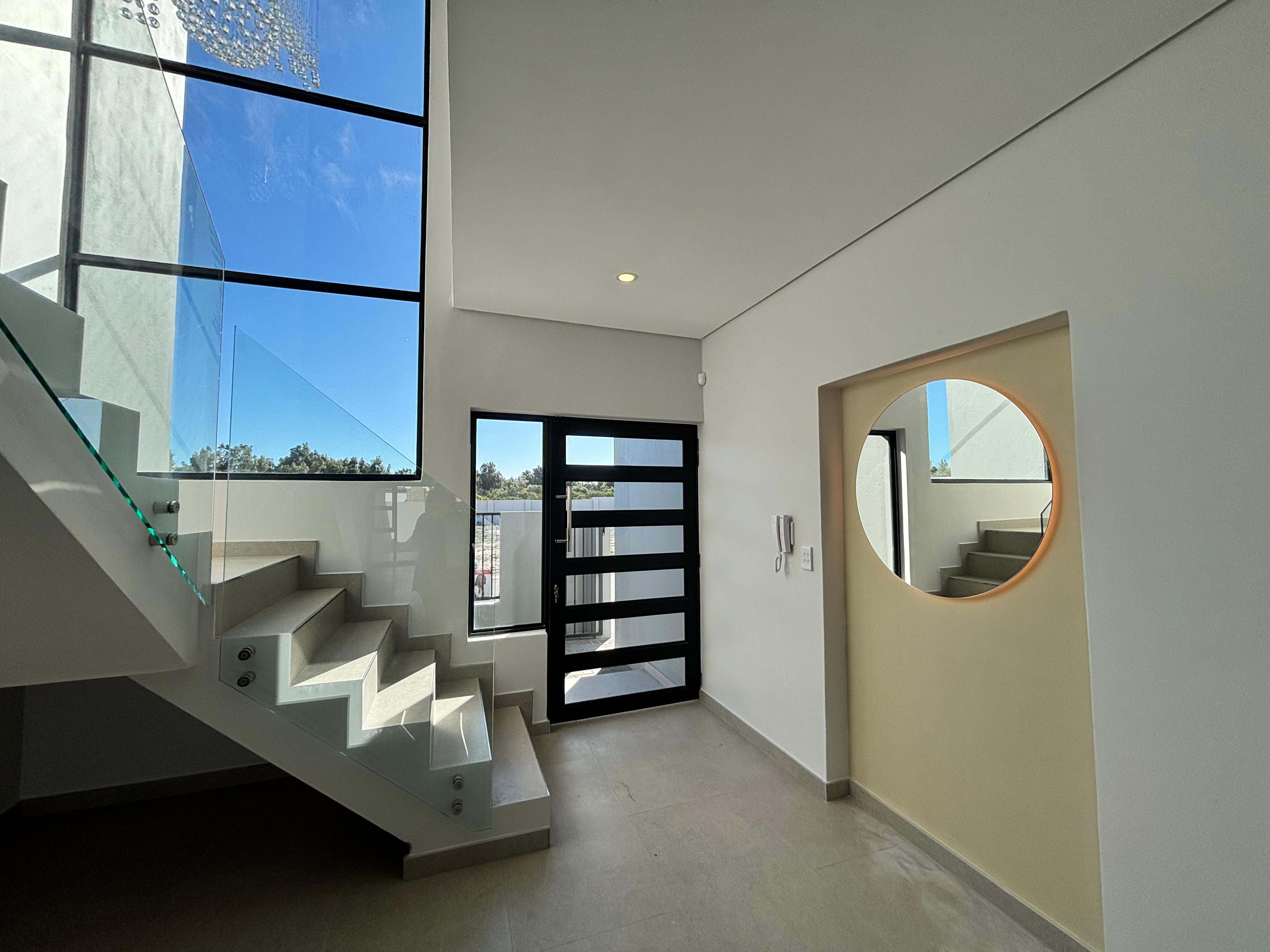 Image 4 of 6